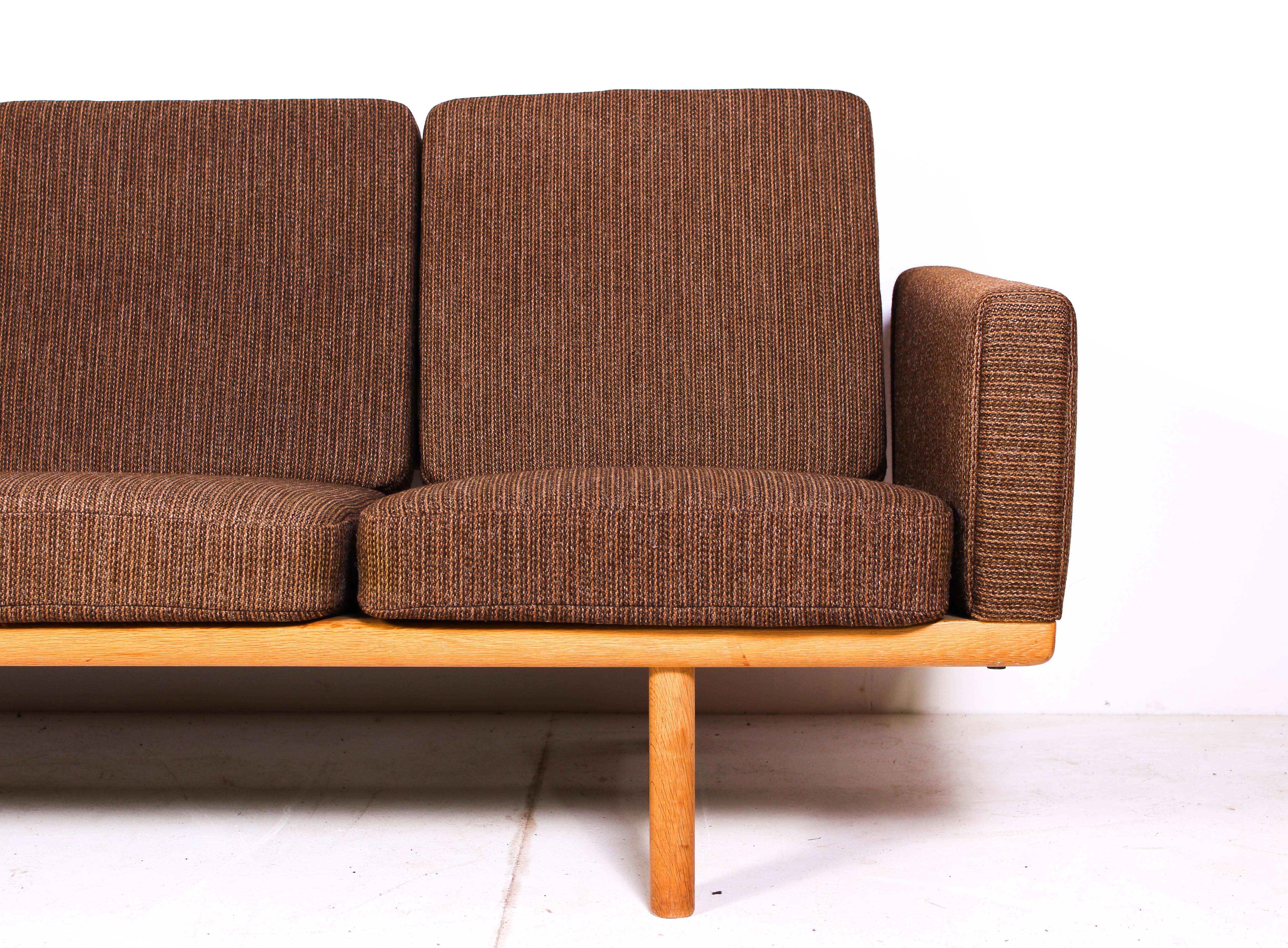 Danish Midcentury Hans J Wegner GE-236/4 Oak Sofa by GETAMA For Sale