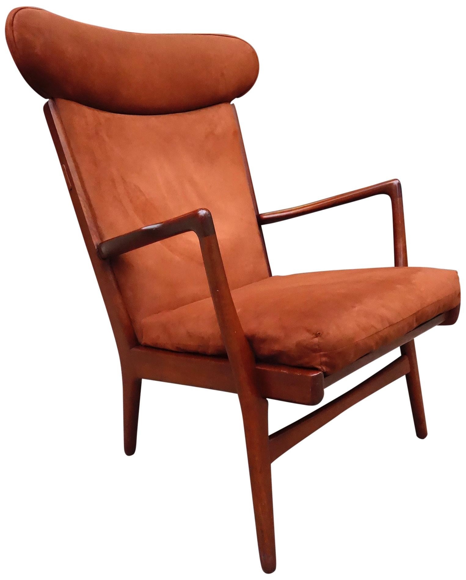 Superb Midcentury Hans Wegner Lounge Chair In Good Condition For Sale In BROOKLYN, NY