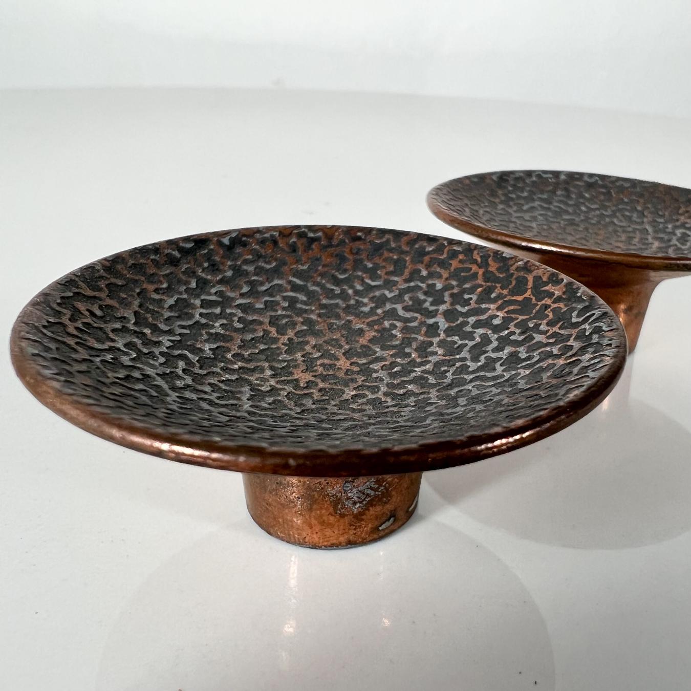 Ferramenta del Midcentury Tiretti per cassetti rotondi martellati Pomoli in vendita 1