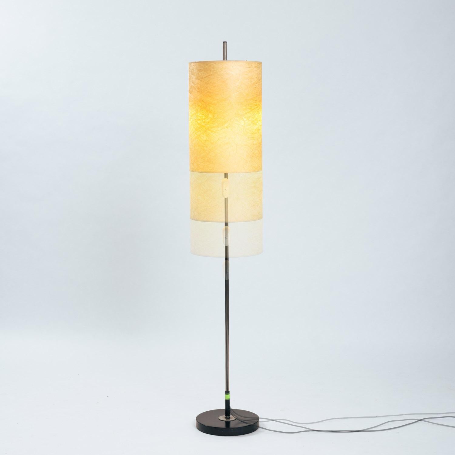 Mitte des Jahrhunderts höhenverstellbare Stehleuchte aus Fiberglas, 1960er Jahre (Moderne der Mitte des Jahrhunderts) im Angebot