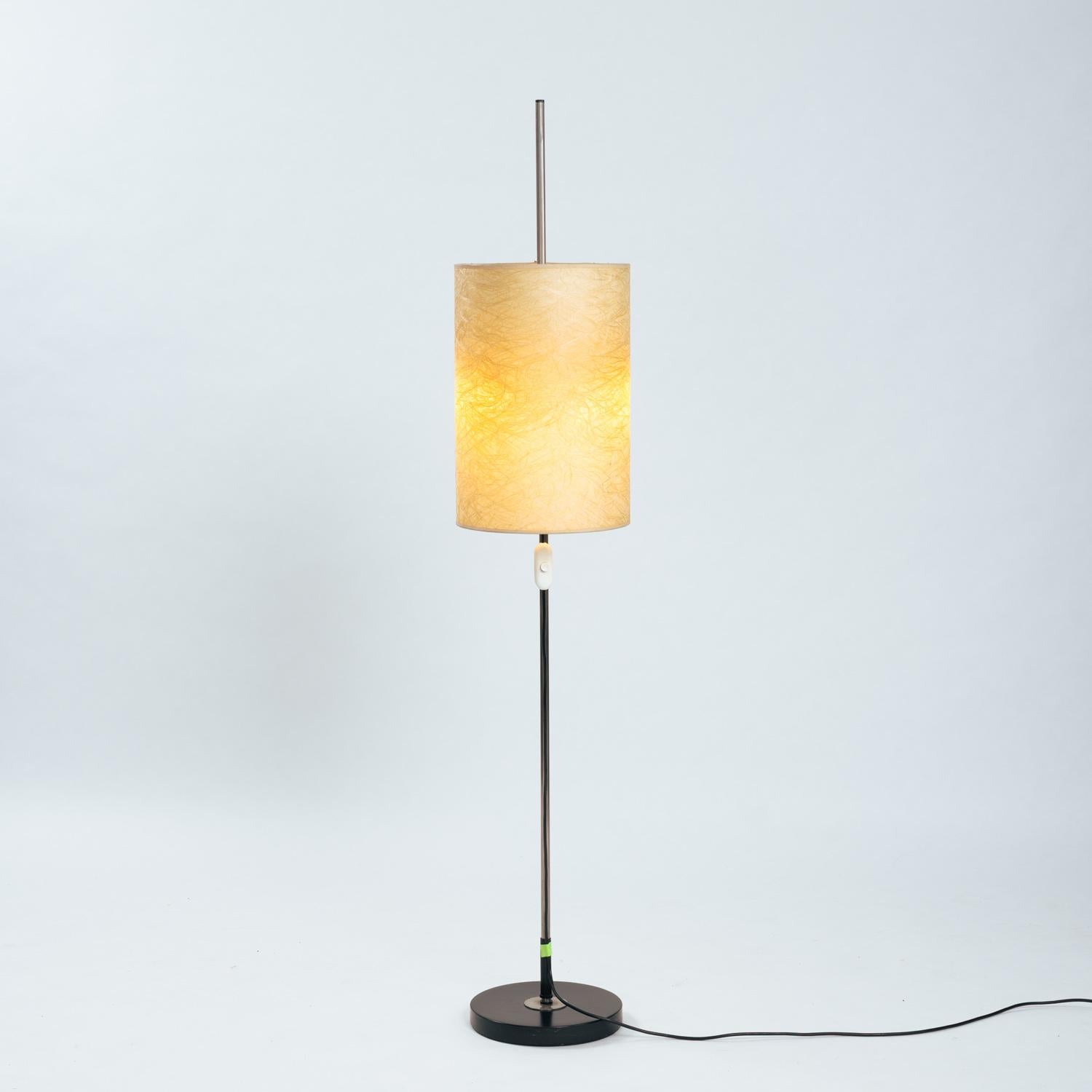 Mitte des Jahrhunderts höhenverstellbare Stehleuchte aus Fiberglas, 1960er Jahre im Zustand „Gut“ im Angebot in Zevenaar, NL