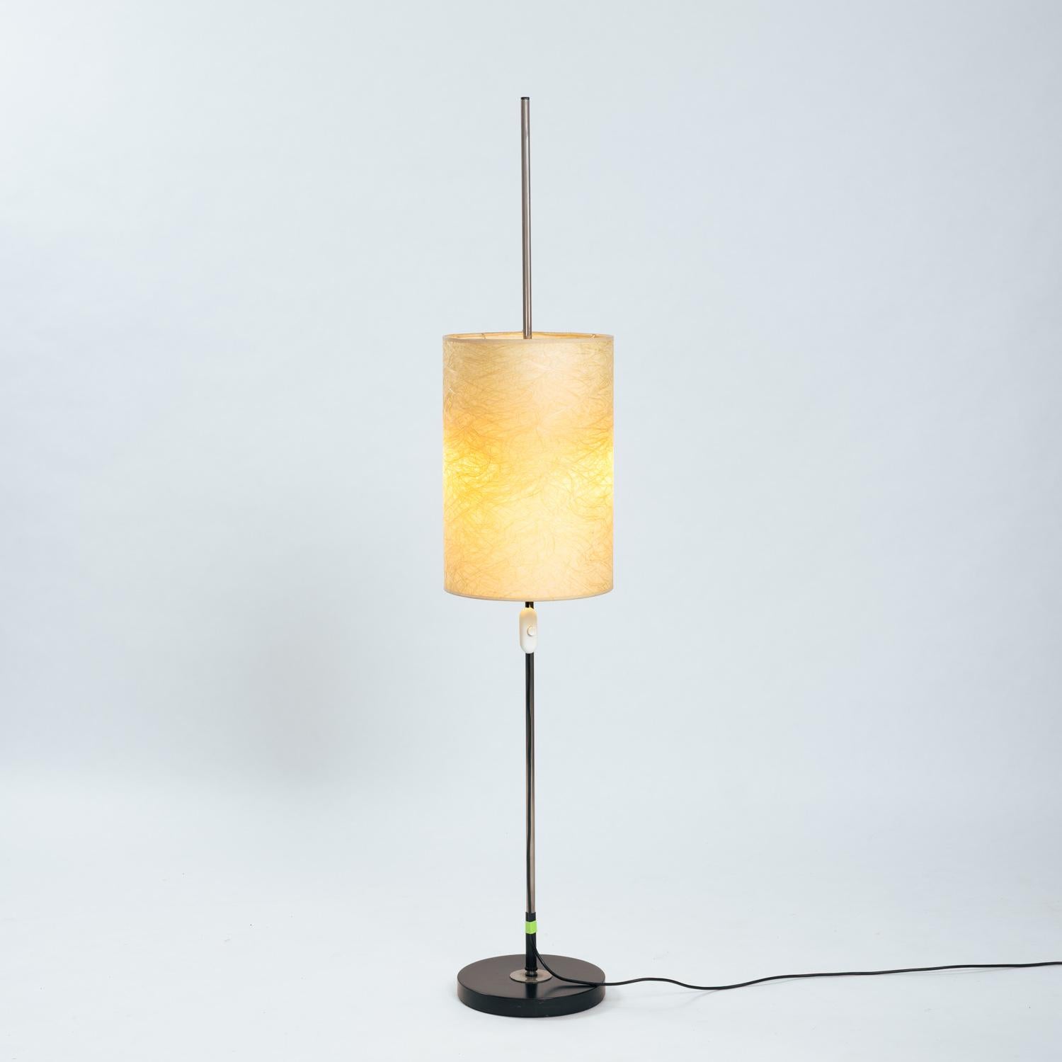 Mitte des Jahrhunderts höhenverstellbare Stehleuchte aus Fiberglas, 1960er Jahre (Mitte des 20. Jahrhunderts) im Angebot