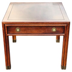 MidCentury Henredon Mahagoni Canpaign Beistelltisch mit einer Schublade und Messing Akzent
