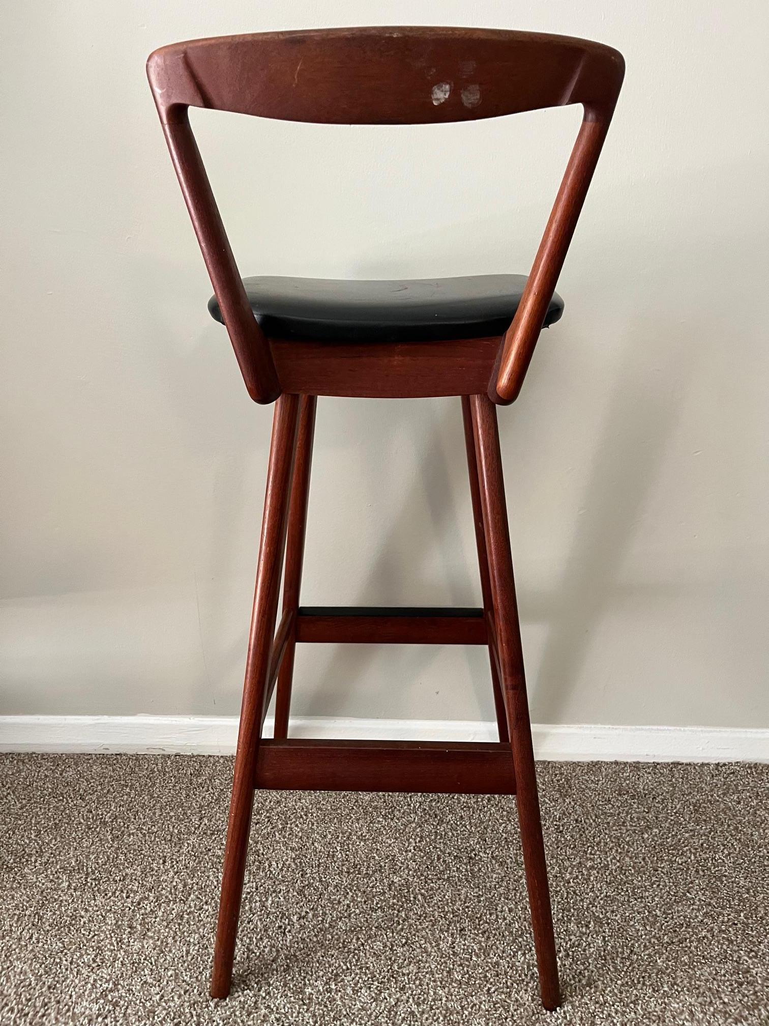 Tabouret de bar en teck Henry Rosengren Hansen, milieu de siècle Bon état - En vente à Red Lion, PA