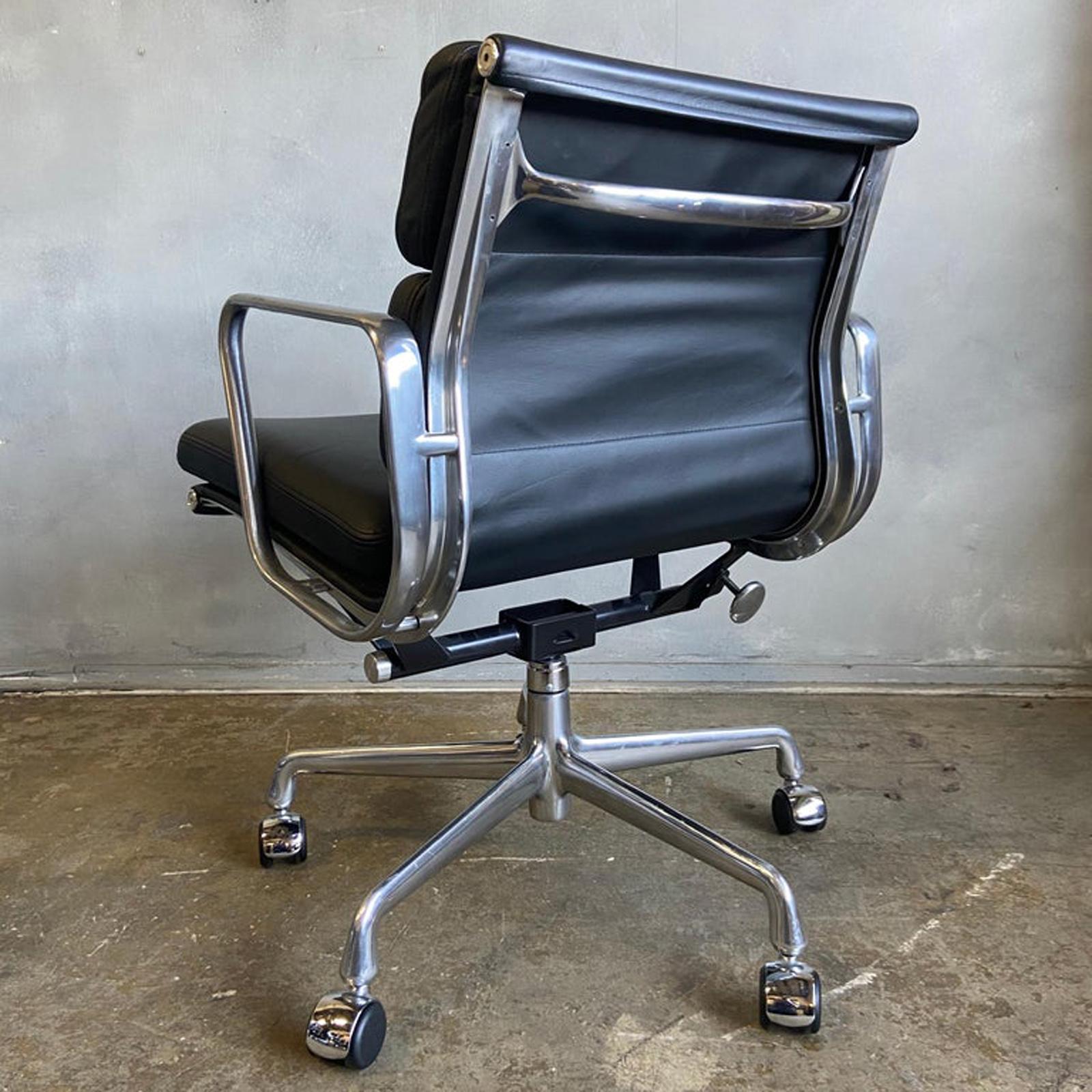 Aluminum Midcentury Herman Miller Soft Pad Chairs in Black Leather