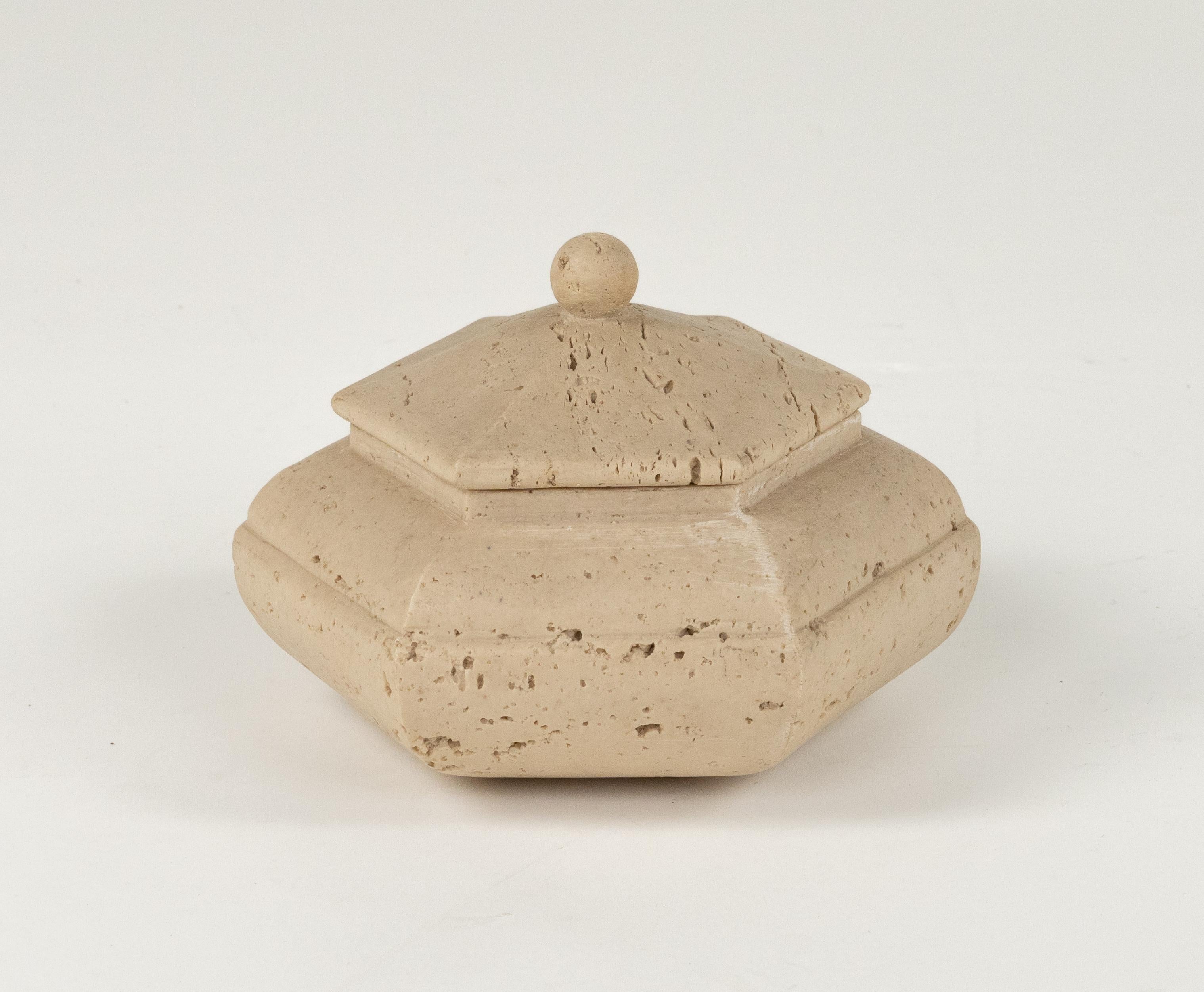 Boîte hexagonale en travertin de style Fratelli Mannelli, Italie, années 1970 en vente 2