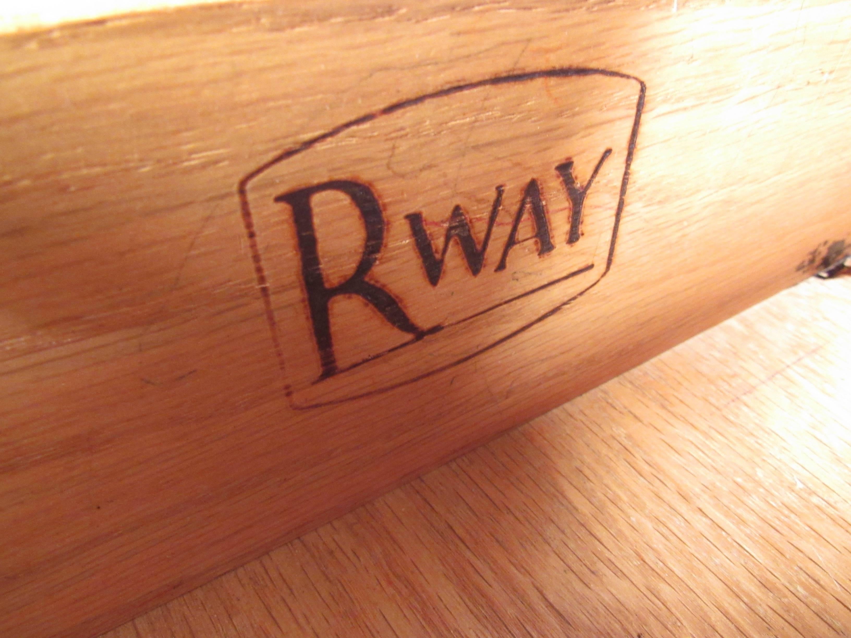 r way dresser