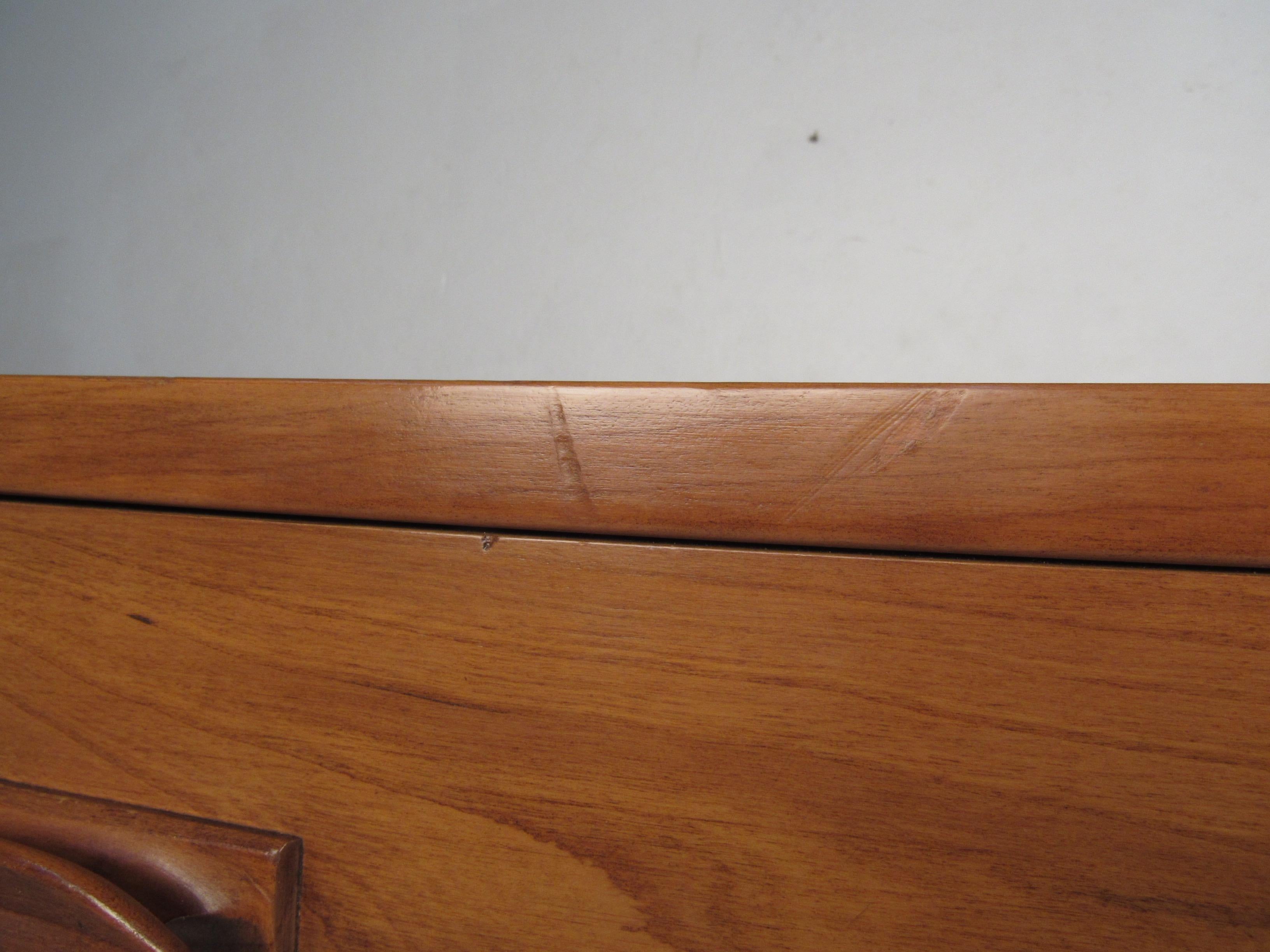 Comò Highboy del Medioevo in vendita 6
