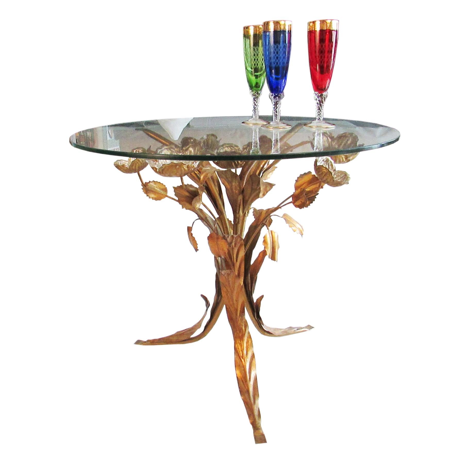 Nice side table with glass top and gilt metal structure.
Leaves and flowers wrapped around the feet show gold outside and silver inside.
Beautiful and delicate work from Hans Kögl Atelier.