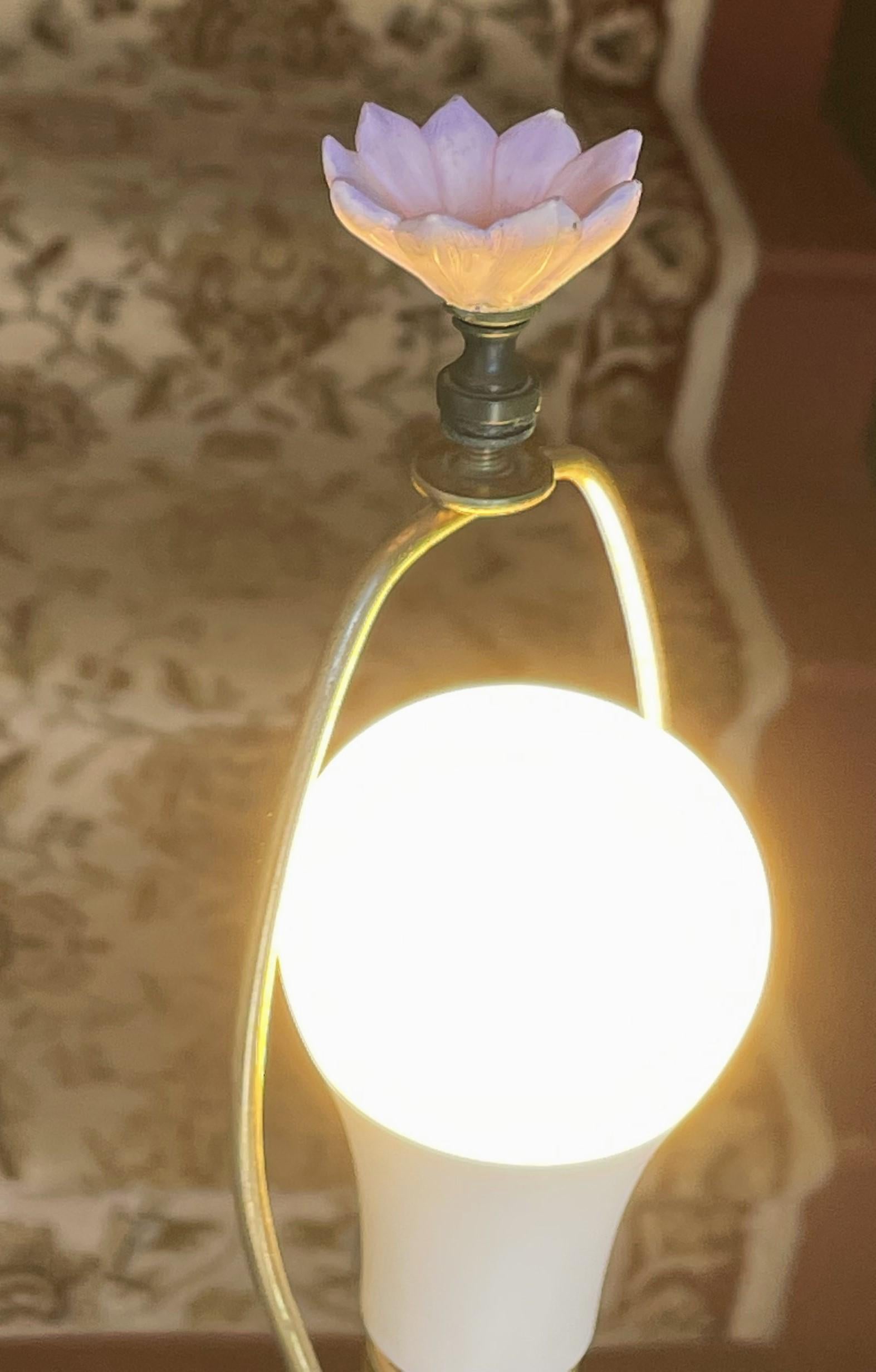 Mid-Century Hollywood Regency Gold-Stehlampe mit gestuften Pflanzgefäßhaltern aus Draht mit Korb, Hollywood Regency im Angebot 10