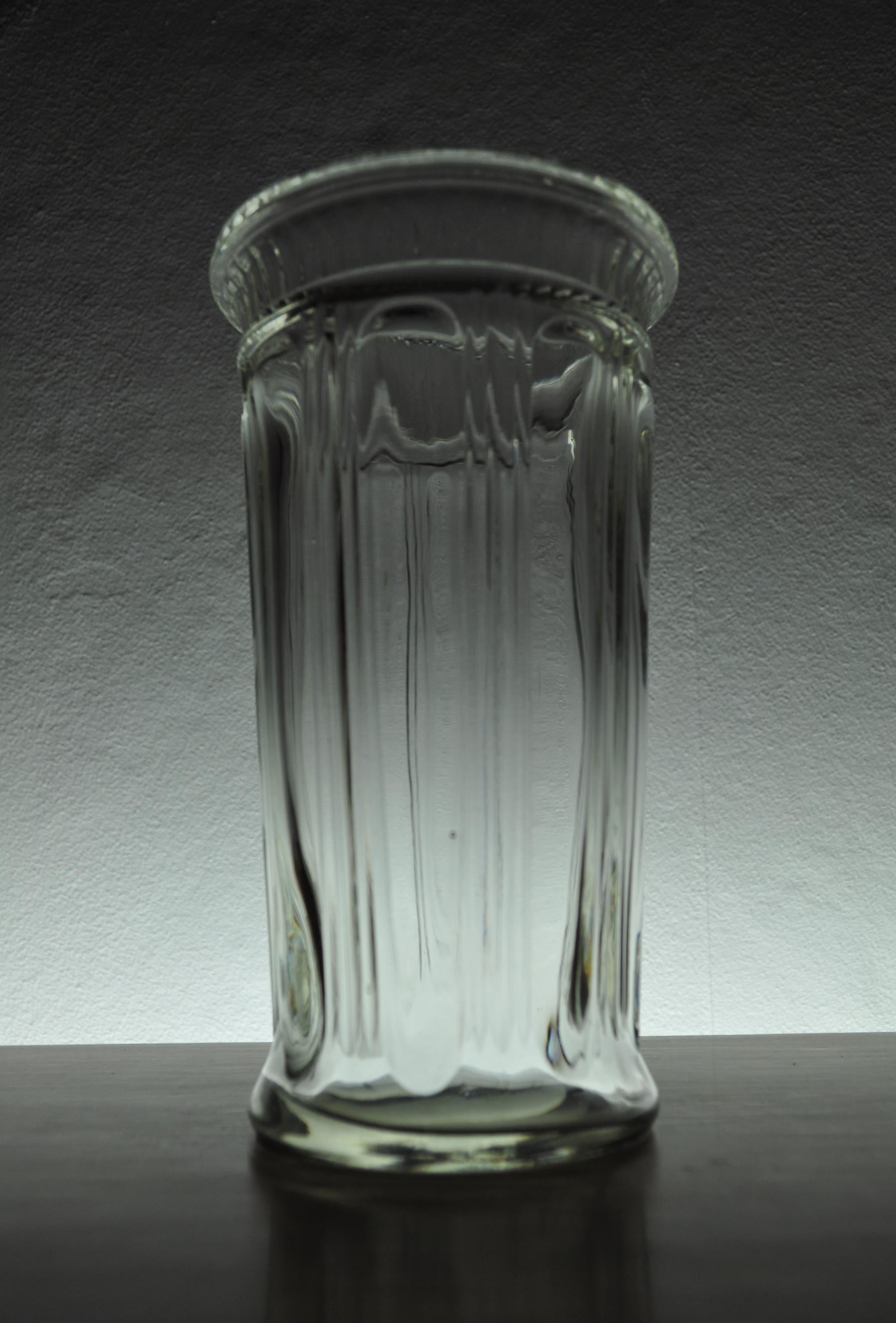 Pressed slightly conical vase with vertical striped pattern in a light gray color.
Holmegaards Glasværk, 1958.