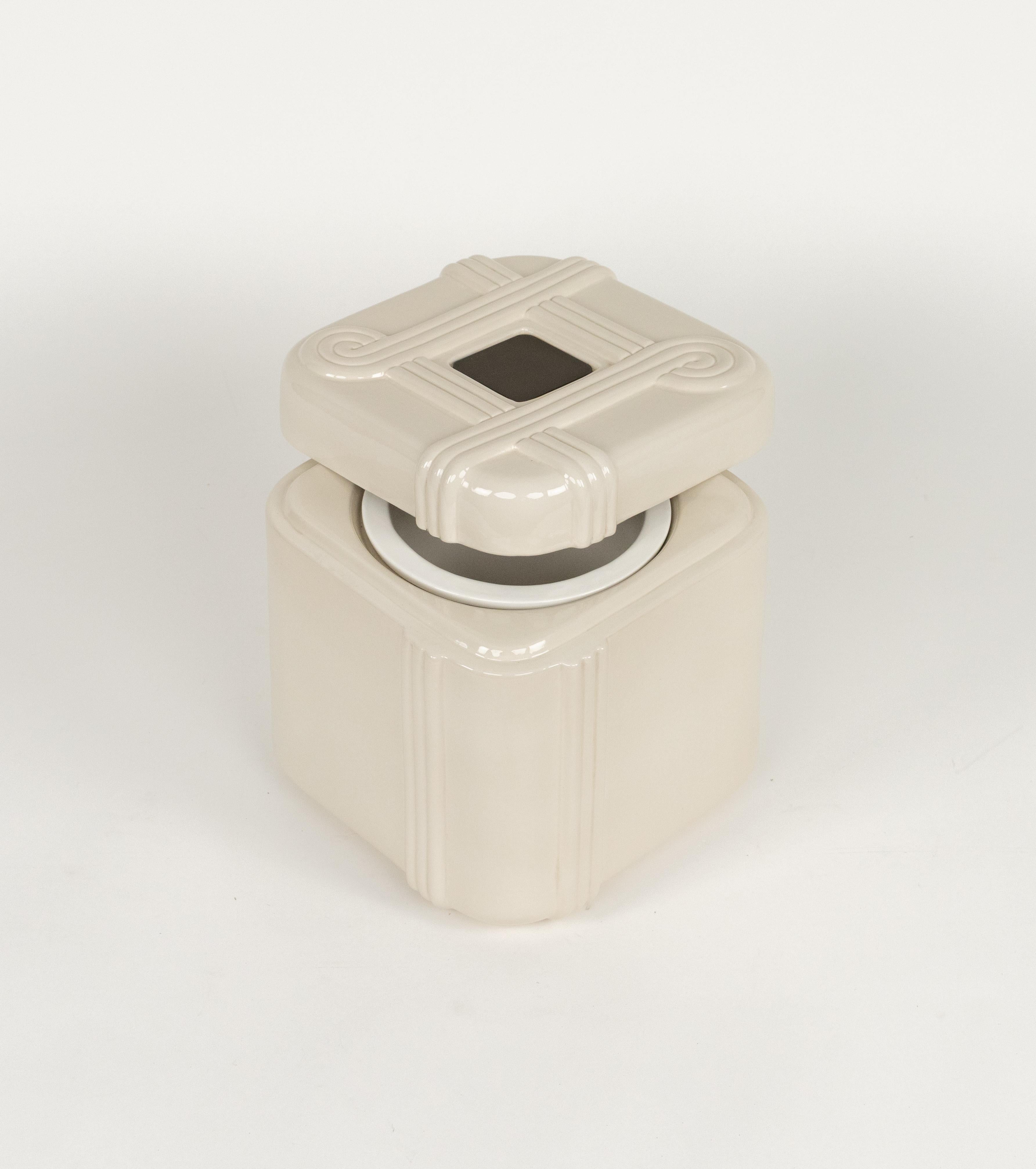 Midcentury Ice Bucket in Ceramic and Brass by Tommaso Barbi, Italy 1970s In Good Condition For Sale In Rome, IT