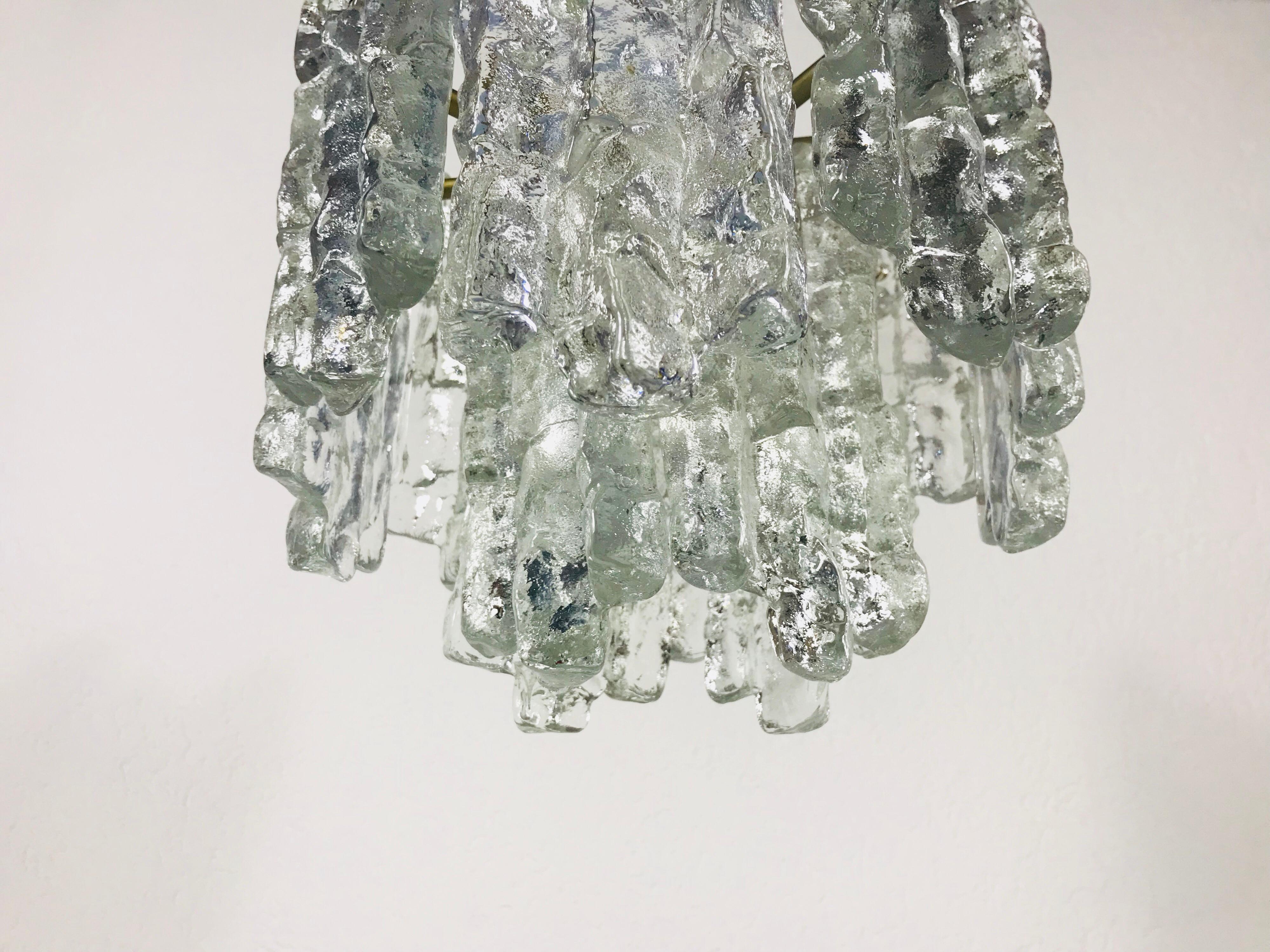 Midcentury Ice Crystal Glass Pendant Light or Chandelier by Kalmar, circa 1960s In Good Condition For Sale In Hagenbach, DE