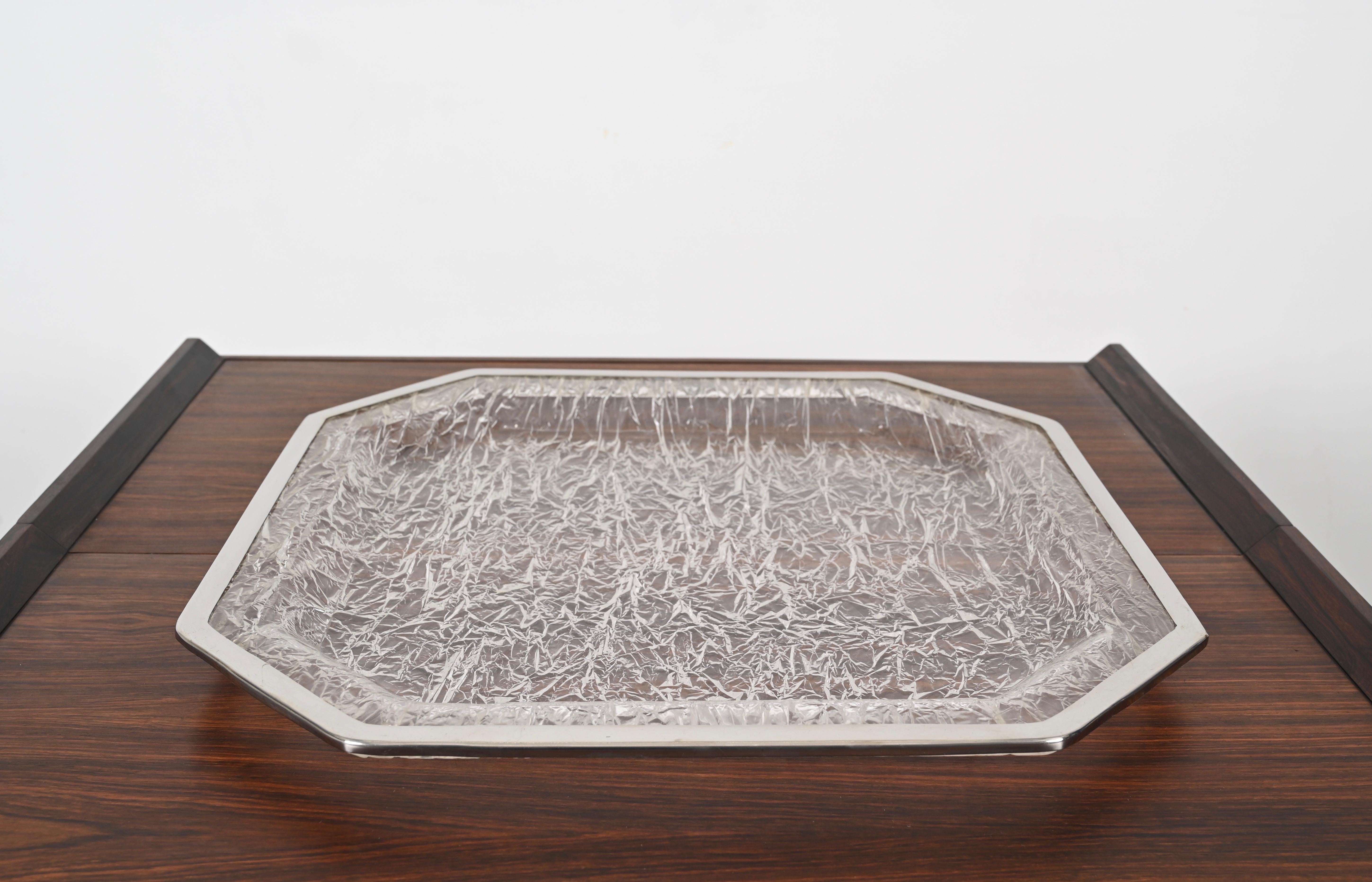 Midcentury Ice Effect Lucite and Chrome Italian Tray, Willy Rizzo Style, 1970s In Good Condition For Sale In Roma, IT