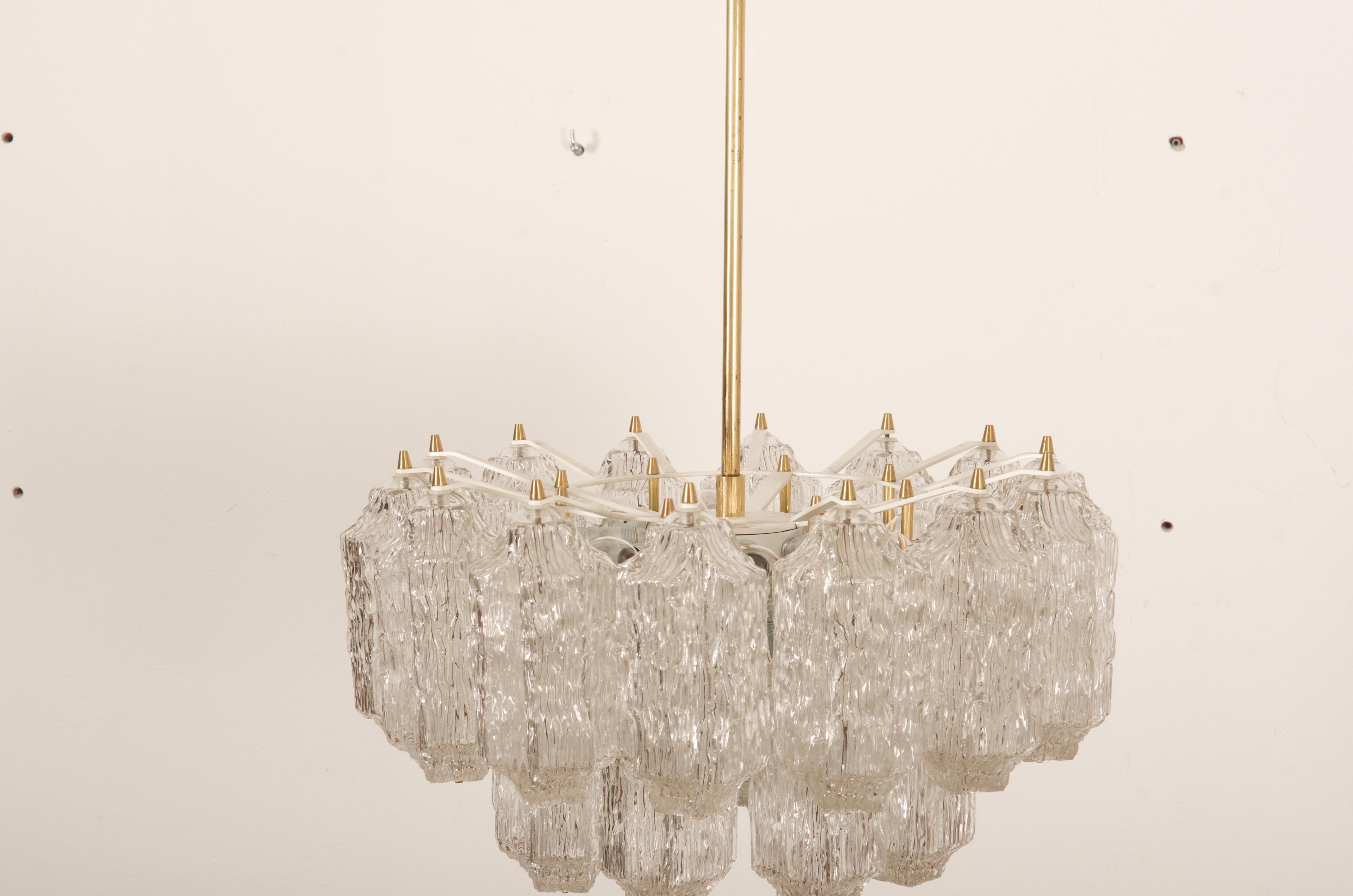 Mid Century Ice Glass Chandelier by Stoelzle Austria In Good Condition For Sale In Vienna, AT