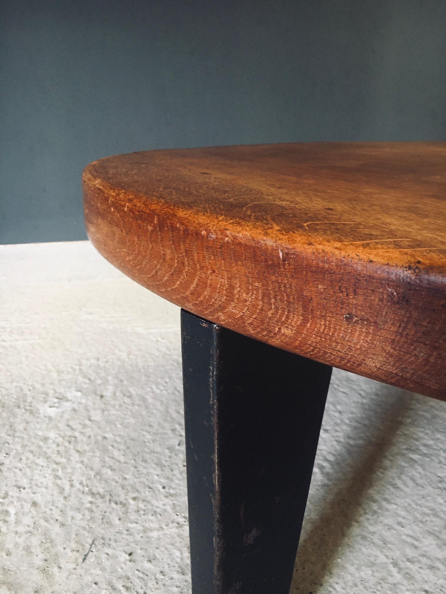 Midcentury Industrial Design Tripod Couchtisch, Frankreich 1950er Jahre im Angebot 6