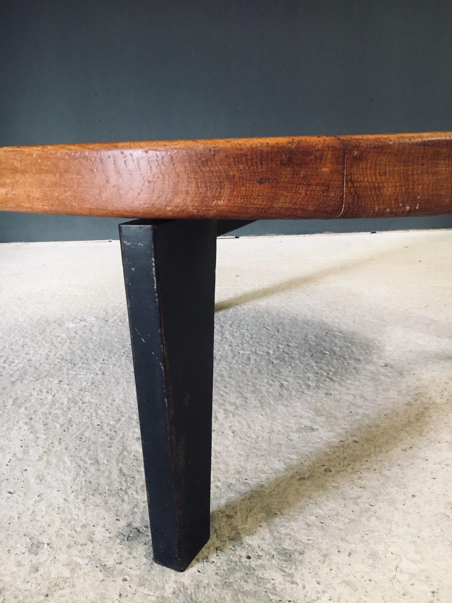 Midcentury Industrial Design Tripod Couchtisch, Frankreich 1950er Jahre im Angebot 8