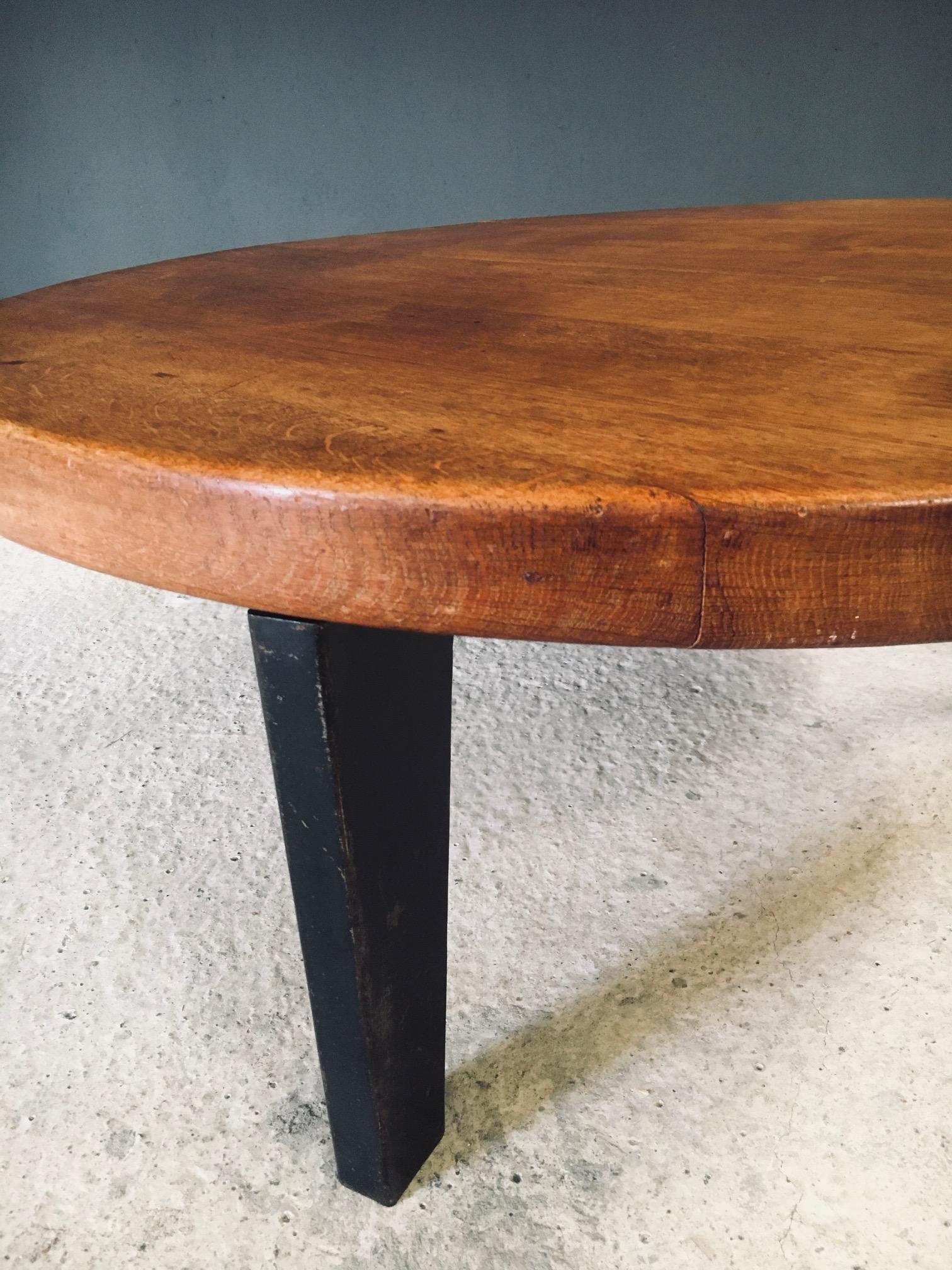 Midcentury Industrial Design Tripod Couchtisch, Frankreich 1950er Jahre im Angebot 9