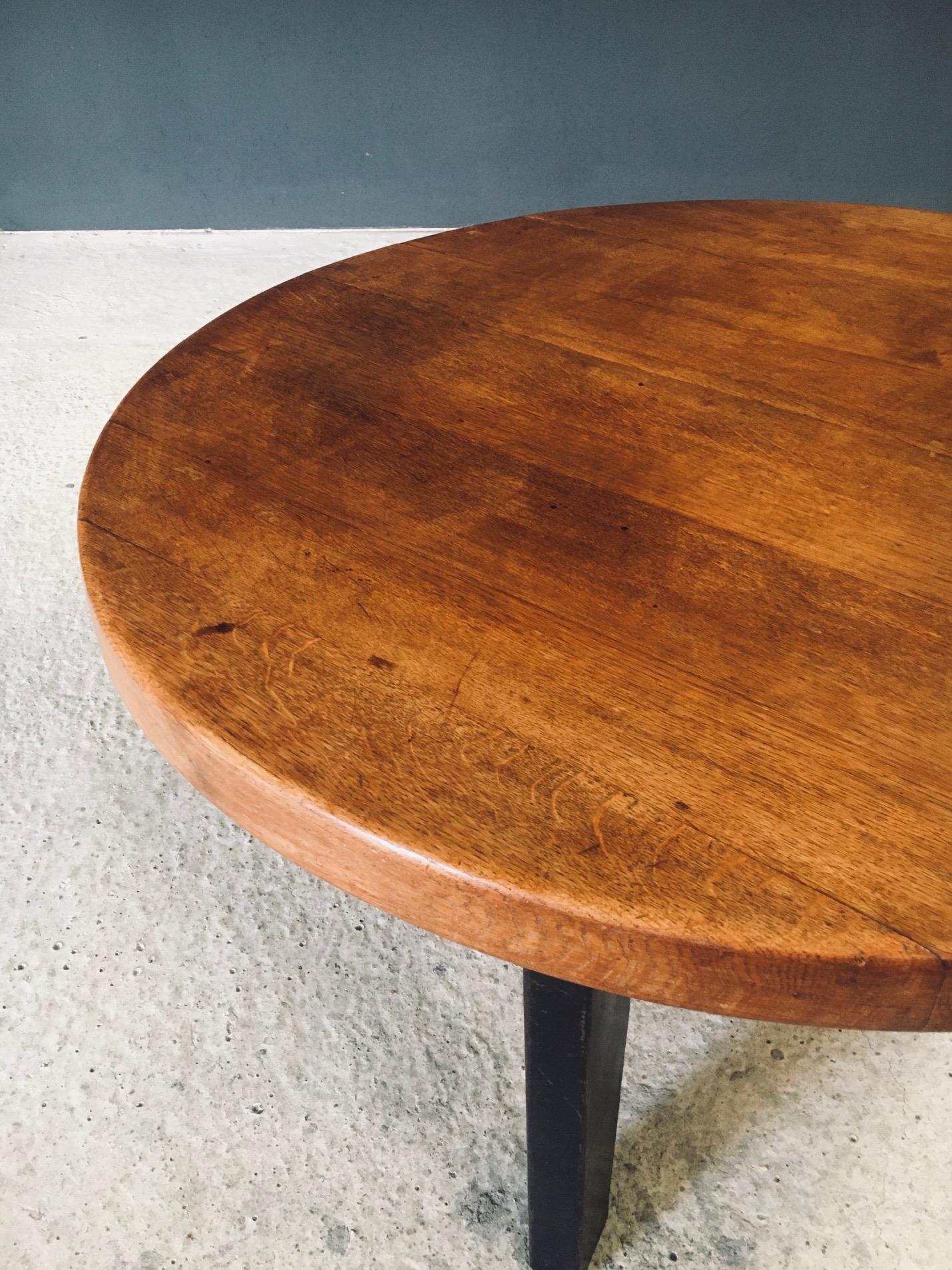 Midcentury Industrial Design Tripod Couchtisch, Frankreich 1950er Jahre im Angebot 10