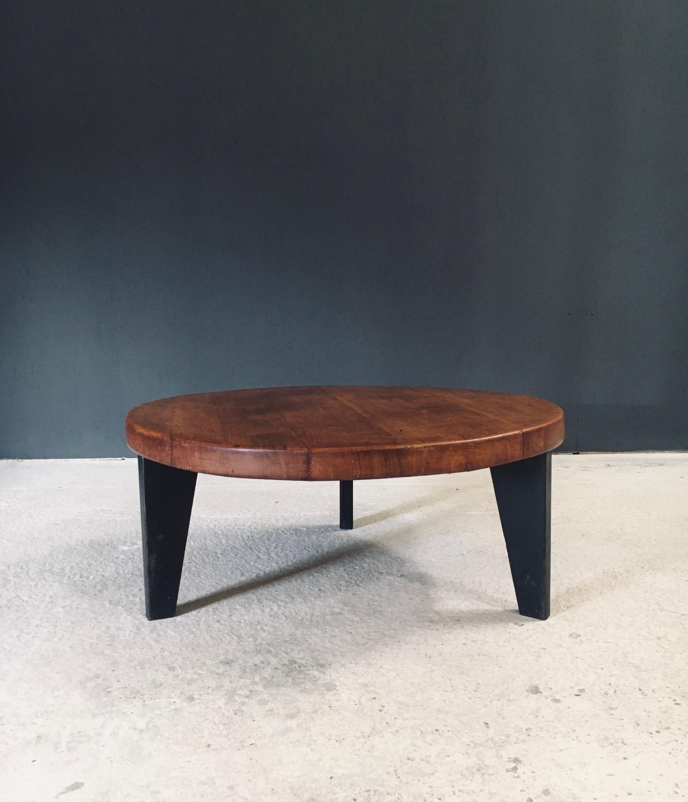 Midcentury Industrial Design Tripod Couchtisch, Frankreich 1950er Jahre (Industriell) im Angebot