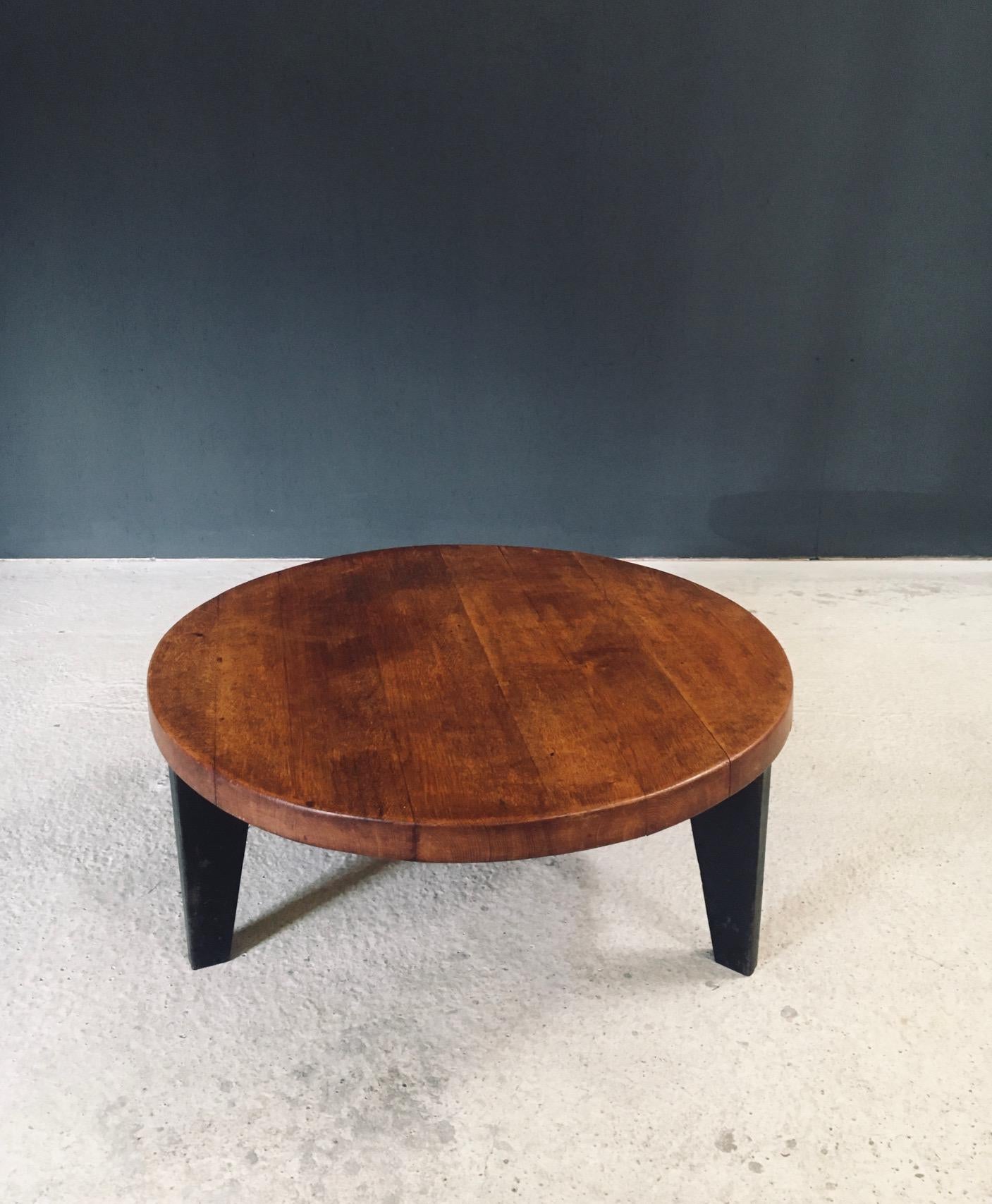 Midcentury Industrial Design Tripod Couchtisch, Frankreich 1950er Jahre im Zustand „Gut“ im Angebot in Oud-Turnhout, VAN