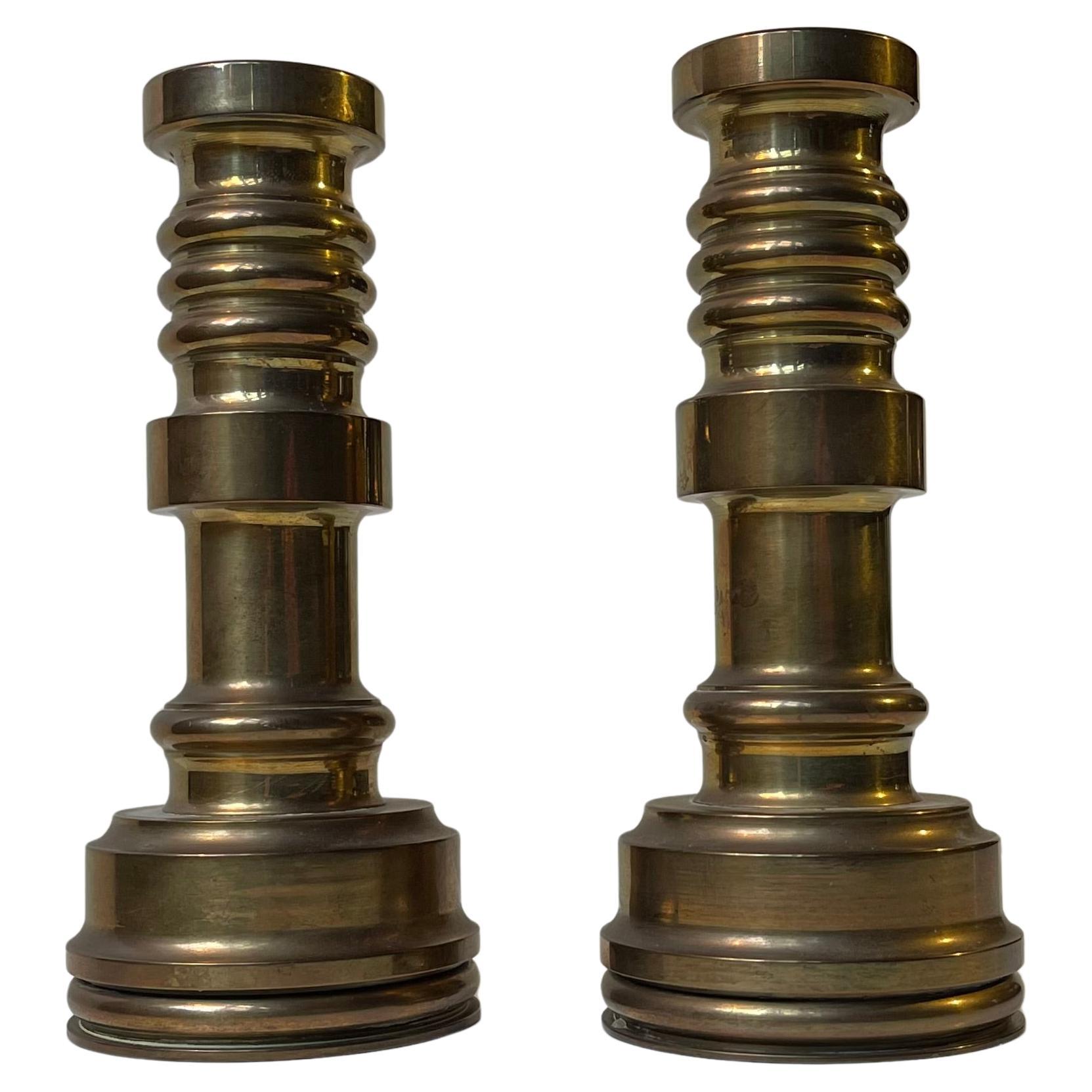 Candelieri in stile industriale del Medioevo in bronzo