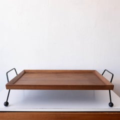 Tavolo a vassoio in ferro e Wood del Medioevo