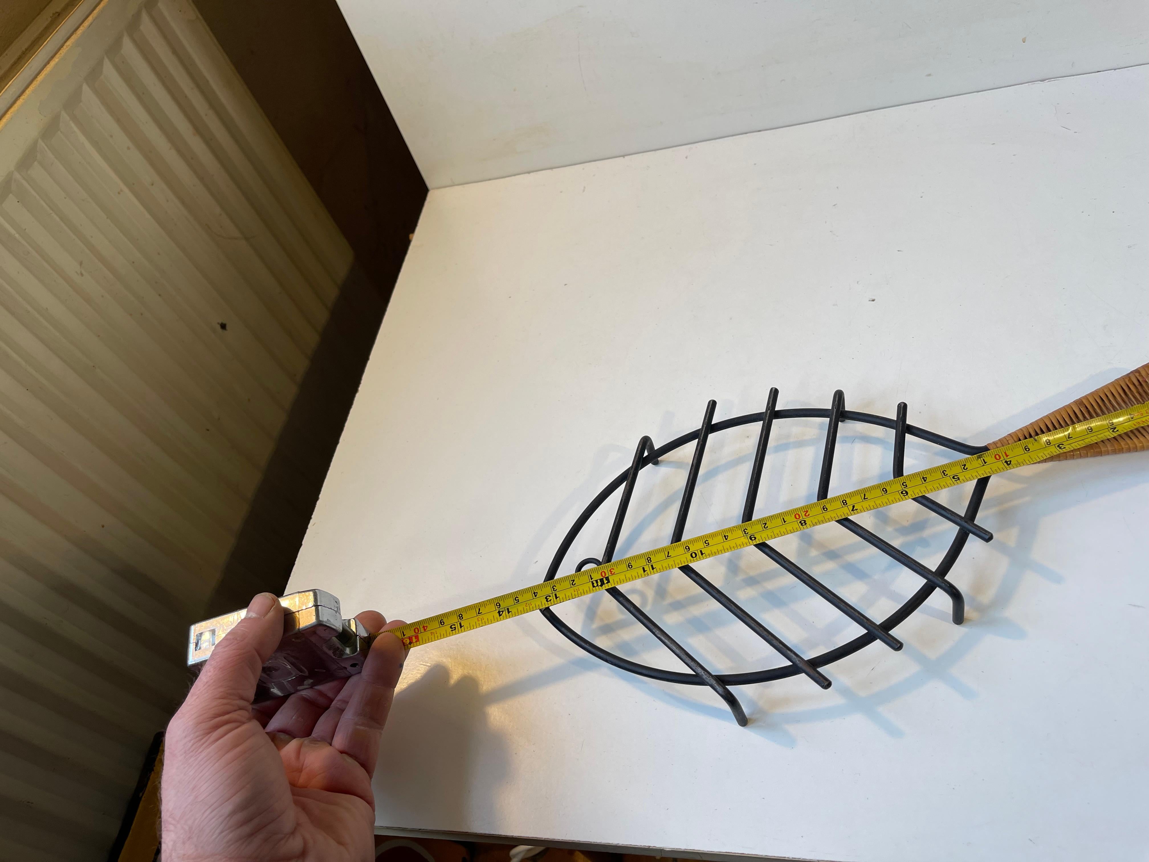 Midcentury Iron & Rattan Trivet Fish by Laurids Lonborg, 1960s In Good Condition For Sale In Esbjerg, DK