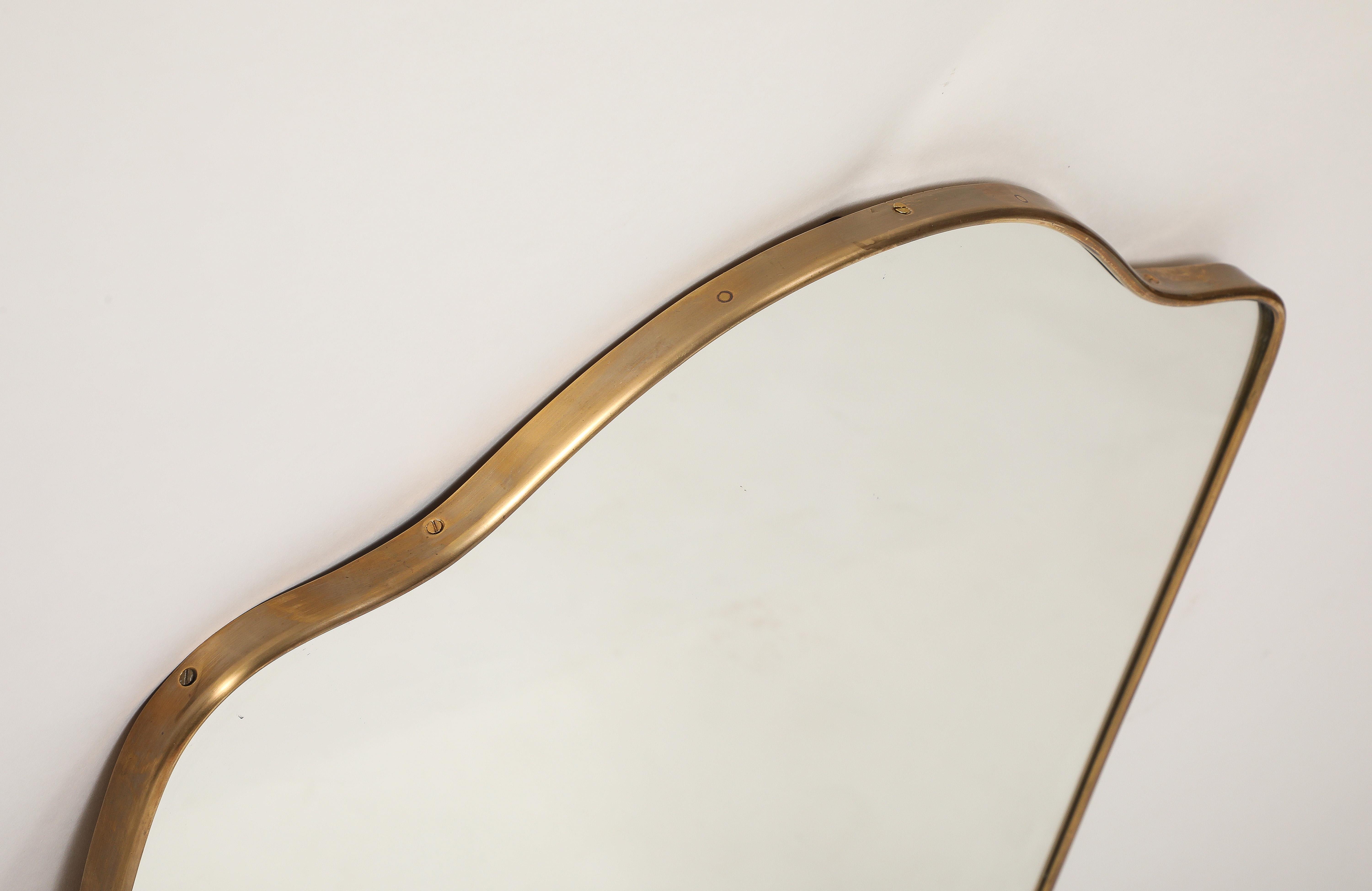 Miroir mural en laiton en forme d'arche, Italie du milieu du siècle, années 1950 Bon état - En vente à New York, NY