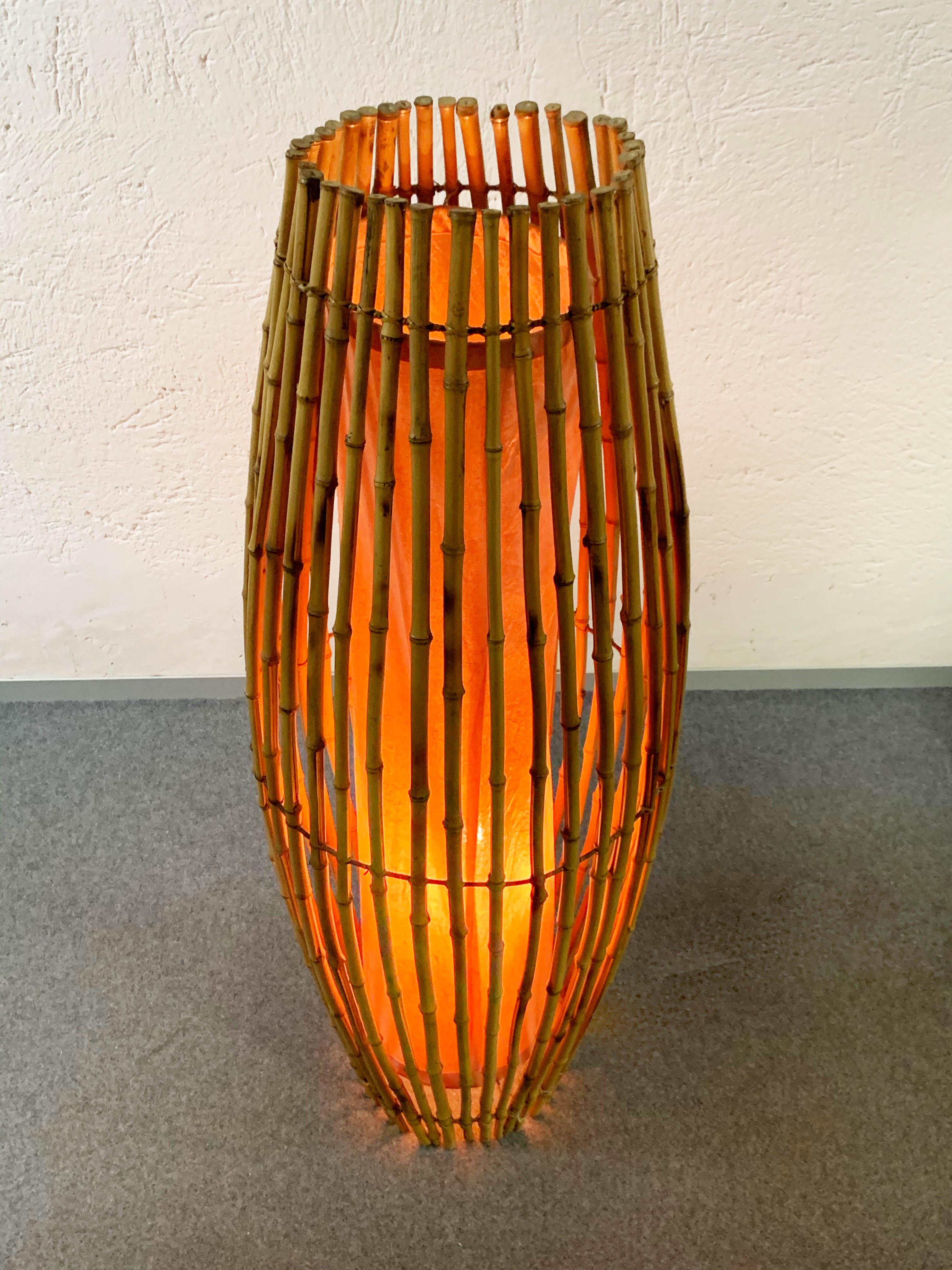 Lampadaire italien du milieu du siècle dernier en bambou et rotin attribué à Albini, années 1960 Bon état - En vente à Roma, IT