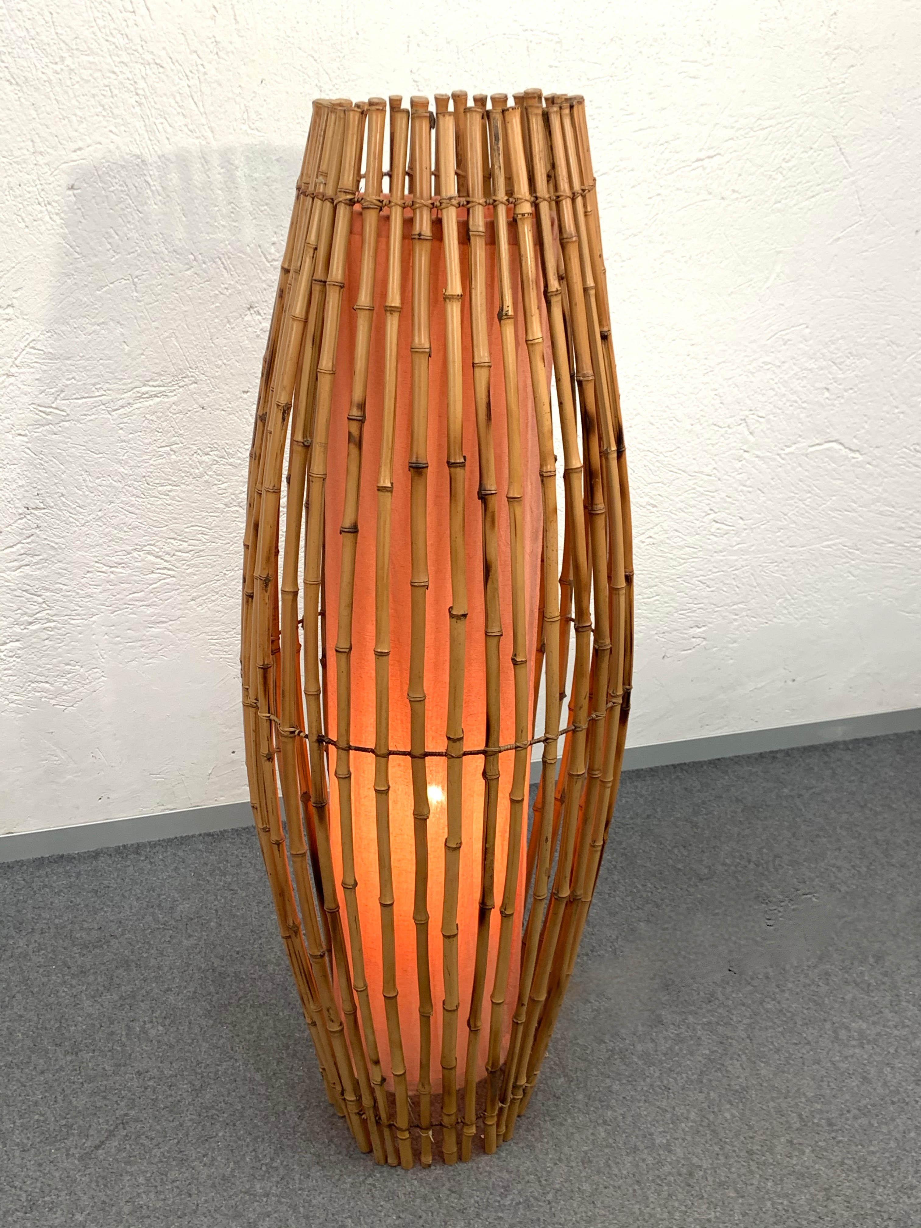 Midcentury Italian Bamboo and Rattan Floor Lamp Attributed to Albini, 1960s In Good Condition For Sale In Roma, IT