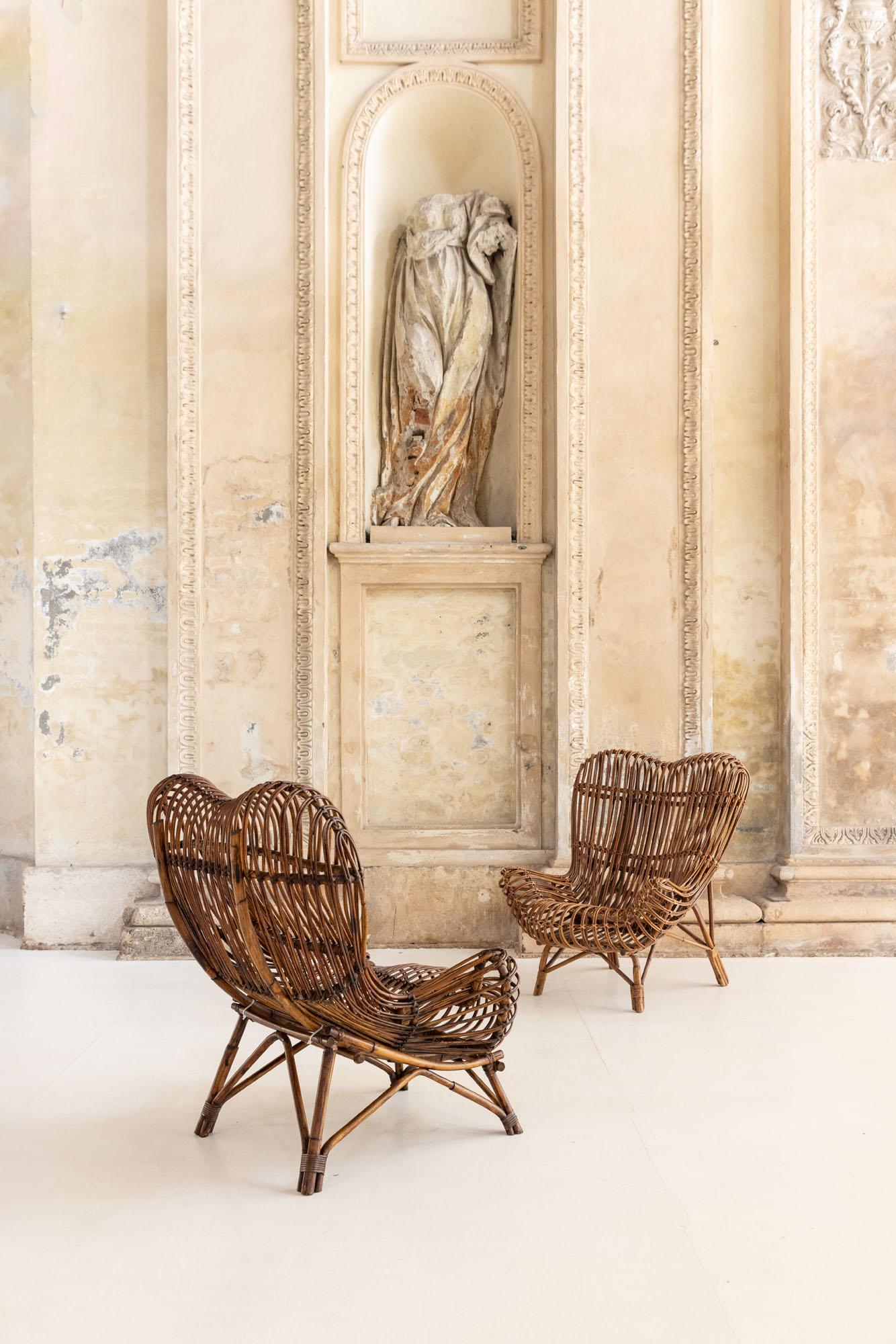 Très rare paire de fauteuils Gala de Franco Albini pour Bonacina. 
Dans les années 1950, Franco Albini a combiné l'expérimentation formelle avec la récupération d'un matériau naturel à travailler à la main, le rotin. 
 Devenue immédiatement un
