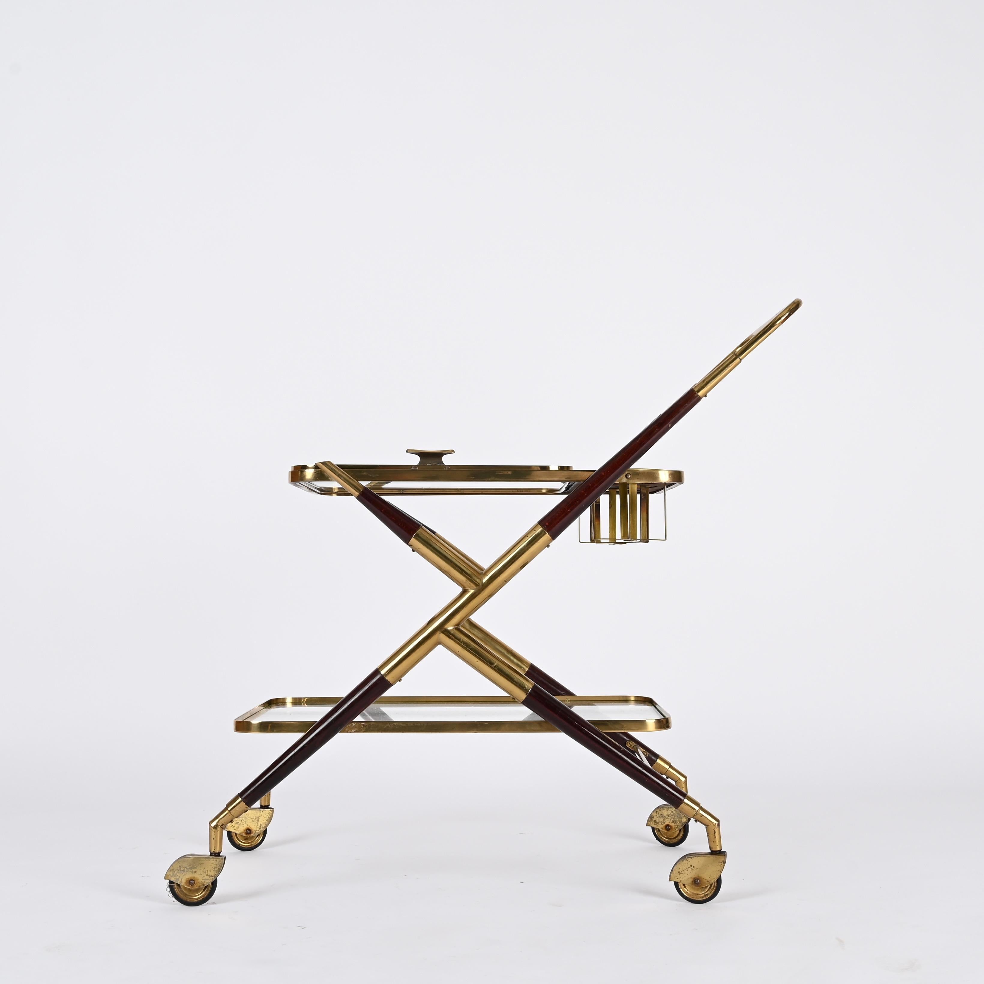 Milieu du XXe siècle Chariot de service italien du milieu du siècle dernier par Cesare Lacca, en laiton et bois, 1950 en vente