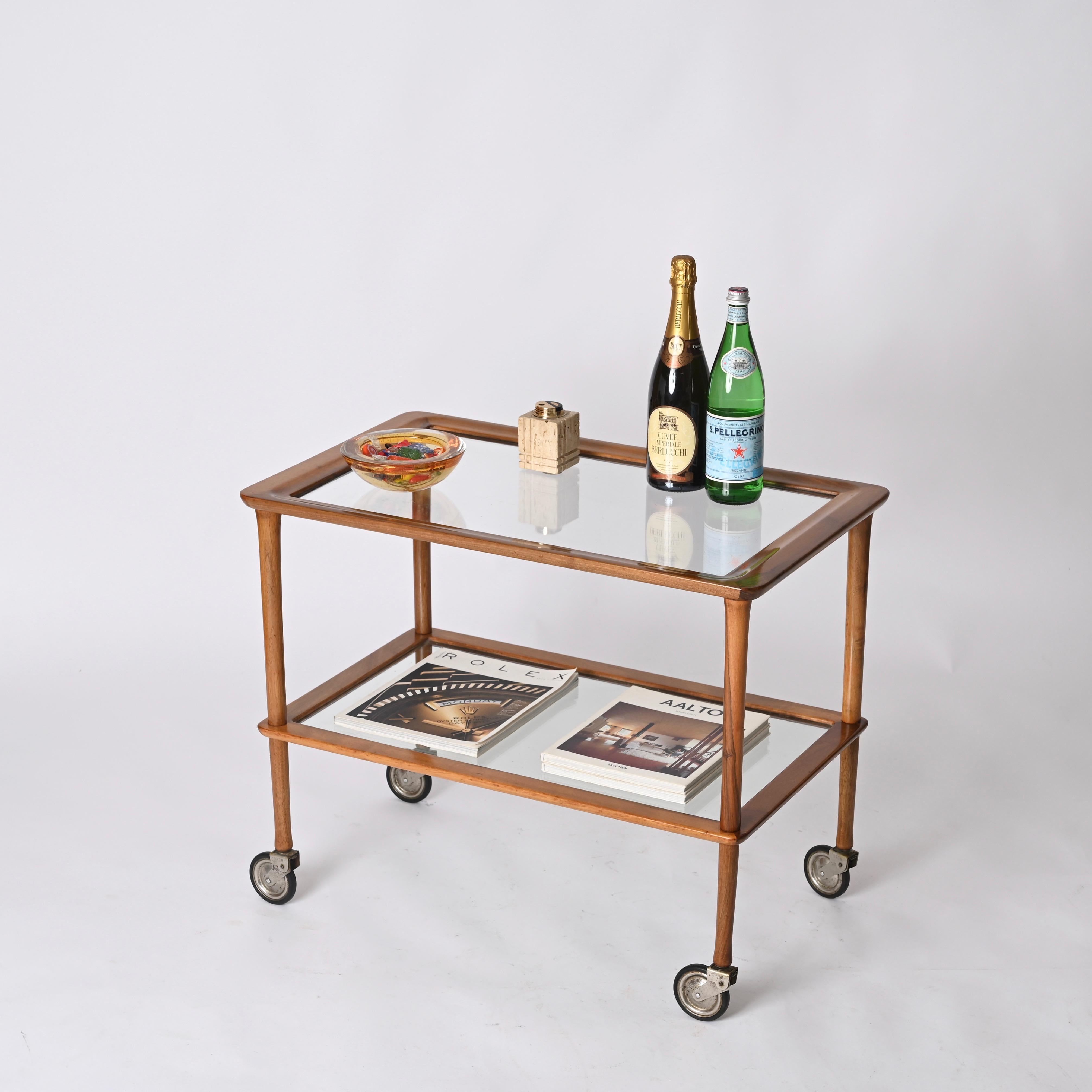 Midcentury Italian Bar Cart in Walnut and Glass, Cesare Lacca, Italy, 1960s For Sale 4