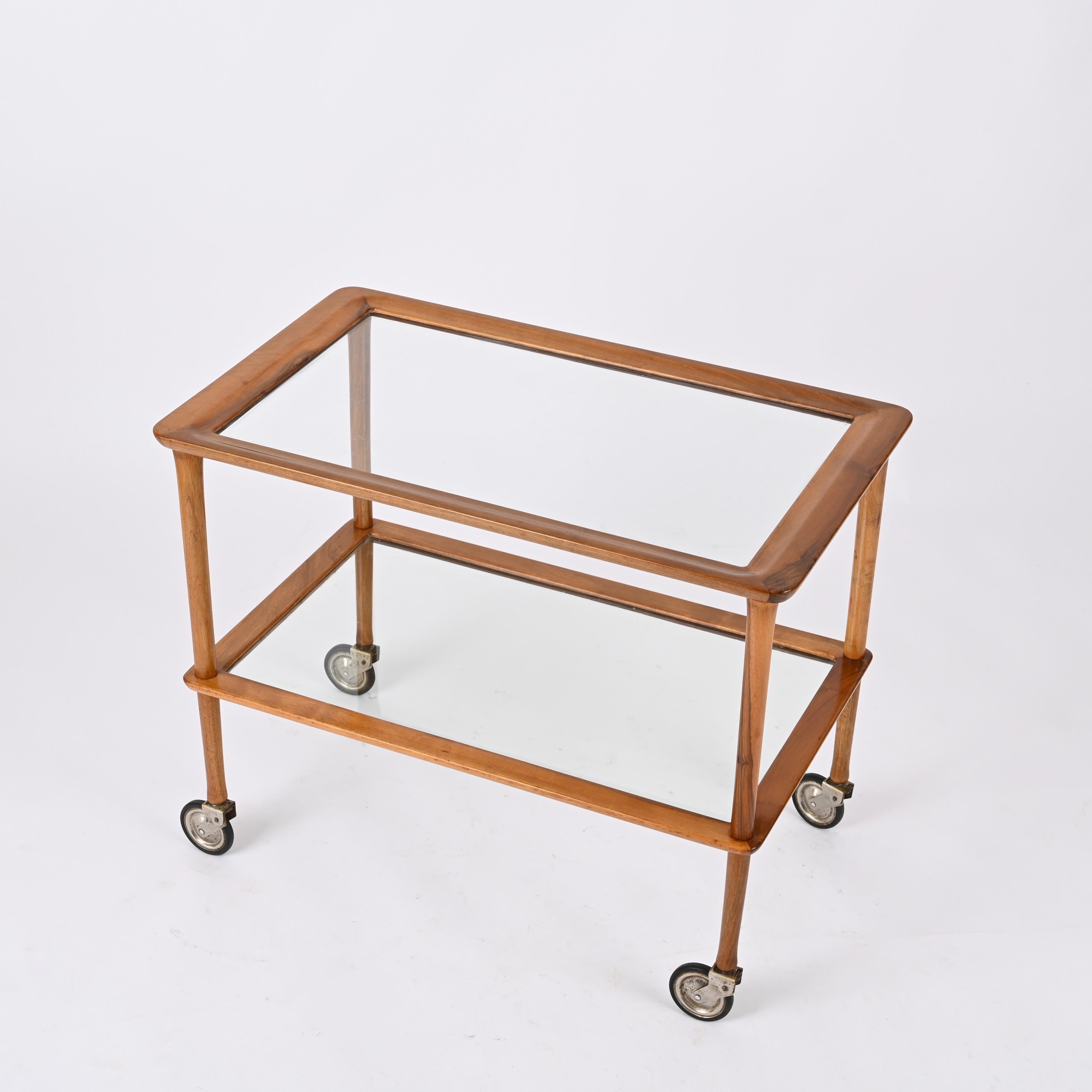 Midcentury Italian Bar Cart in Walnut and Glass, Cesare Lacca, Italy, 1960s For Sale 1