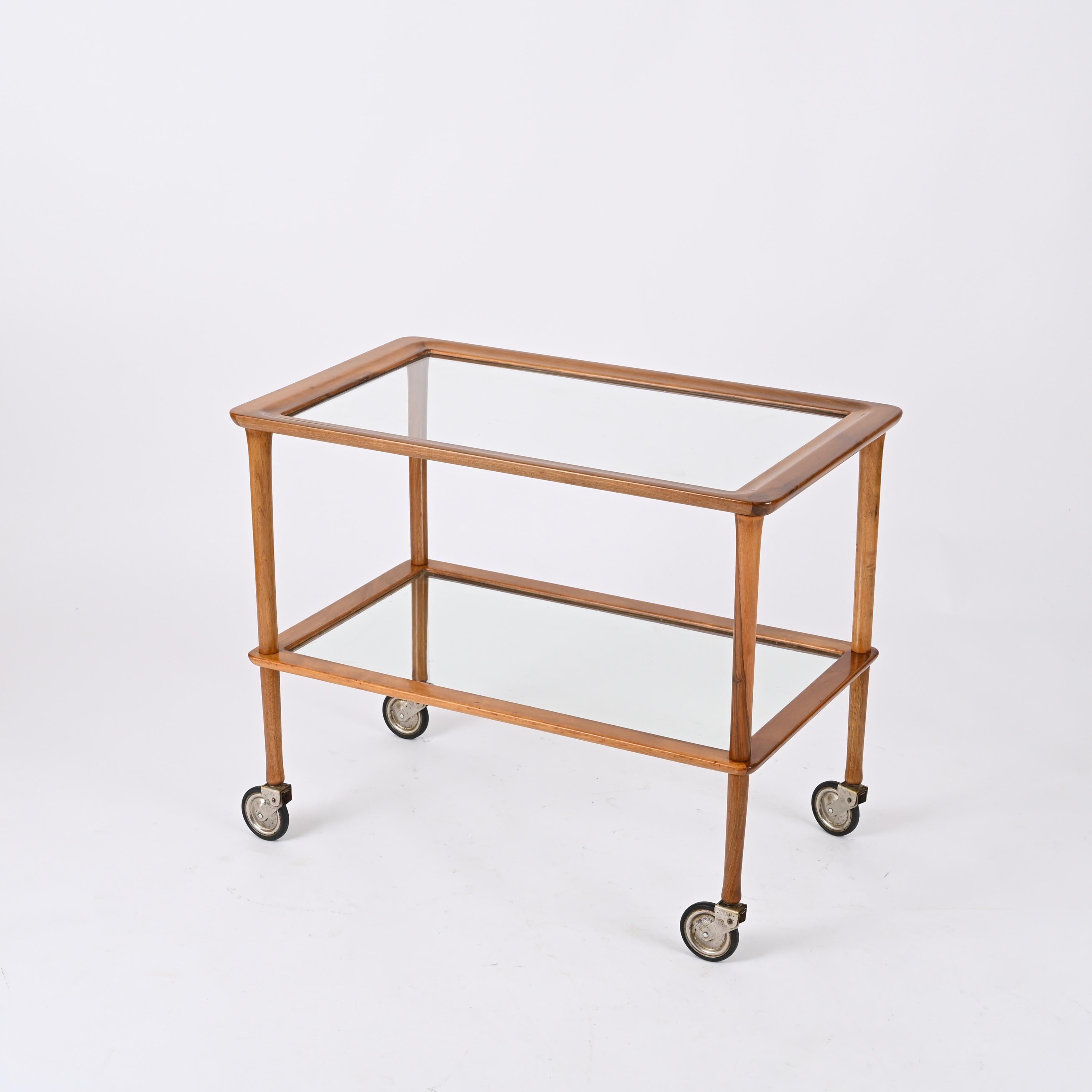 Midcentury Italian Bar Cart in Walnut and Glass, Cesare Lacca, Italy, 1960s For Sale 2