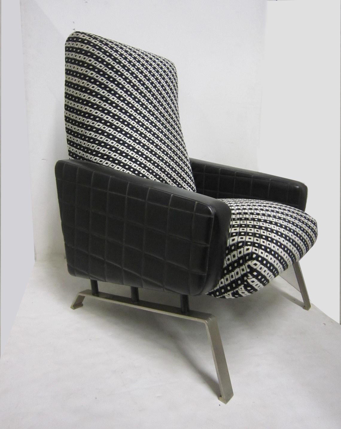 Upholstery Midcentury Italian Black and White Armchairs with Metal Bases, G. Frattini, Pair For Sale