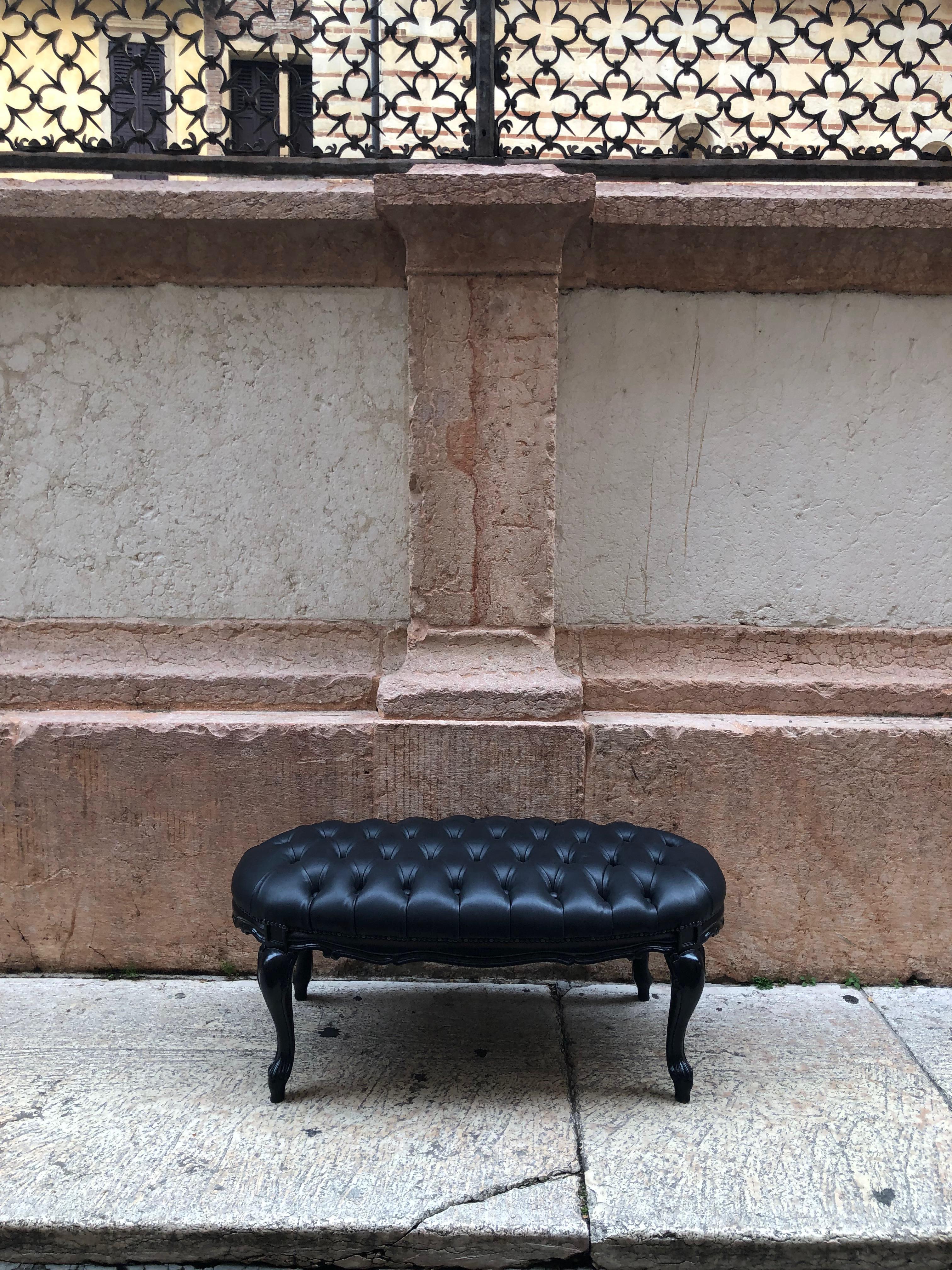Midcentury Italian black lacquered engraved wood black leather oval bench. From Italy, from 1950s. Ideal as bench along a corridor, at the end of a bed, at the entrance.
Excellent conditions. Wooden part restored in conservative way, reupholstered