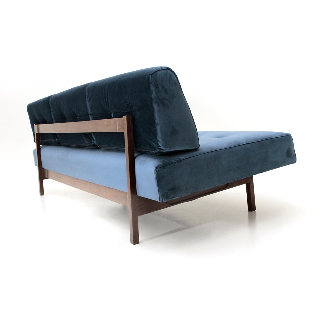 Midcentury Italian Blue Velvet Sofa Model 872 by Gianfranco Frattini for Cassin In Good Condition In Savona, IT