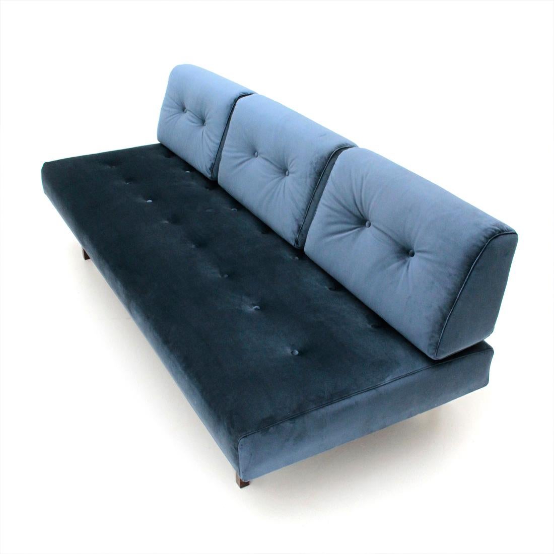 Metal Midcentury Italian Blue Velvet Sofa Model 872 by Gianfranco Frattini for Cassin