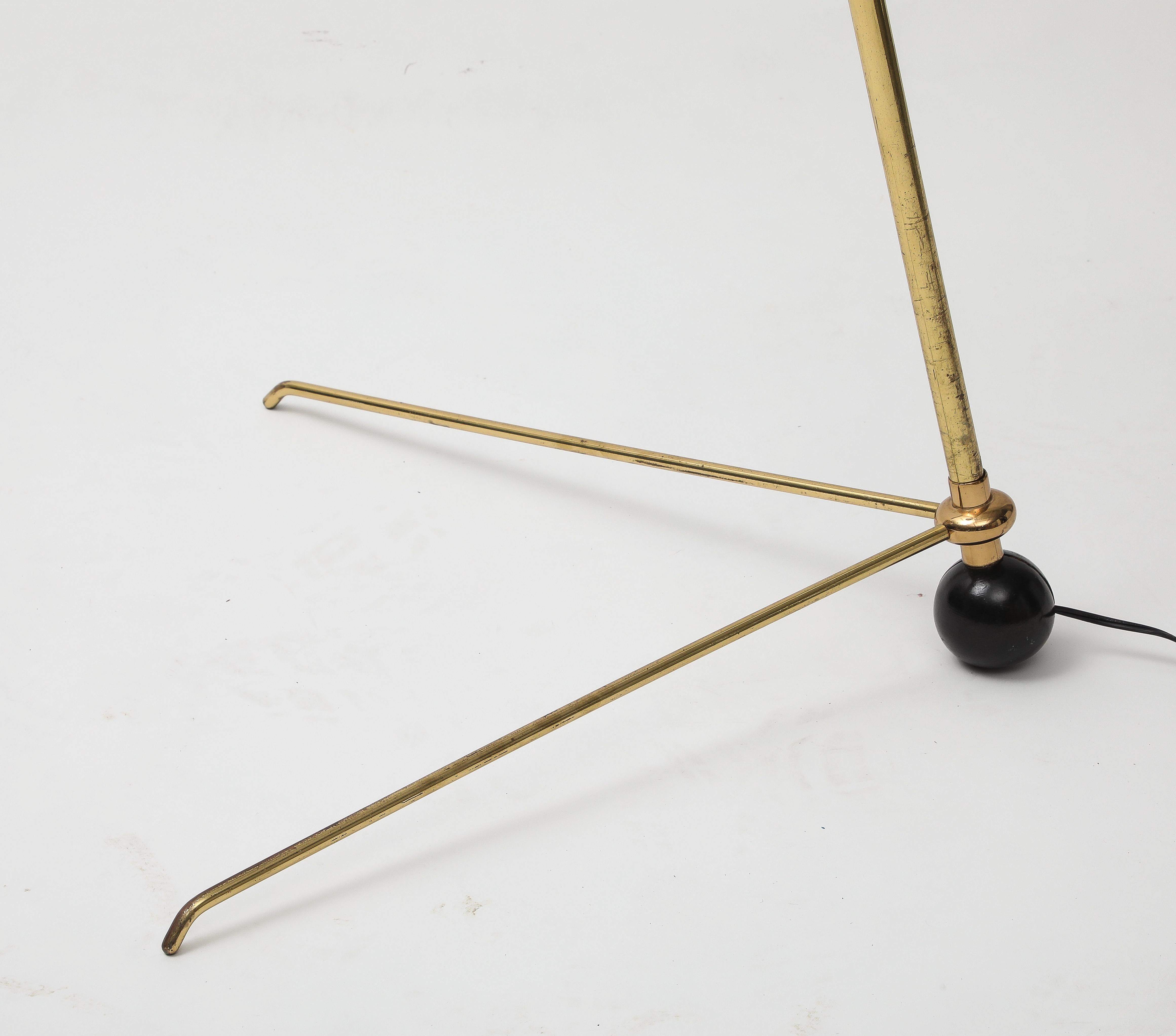 Verstellbare Stehlampe aus italienischem Messing aus der Mitte des Jahrhunderts (Moderne der Mitte des Jahrhunderts) im Angebot