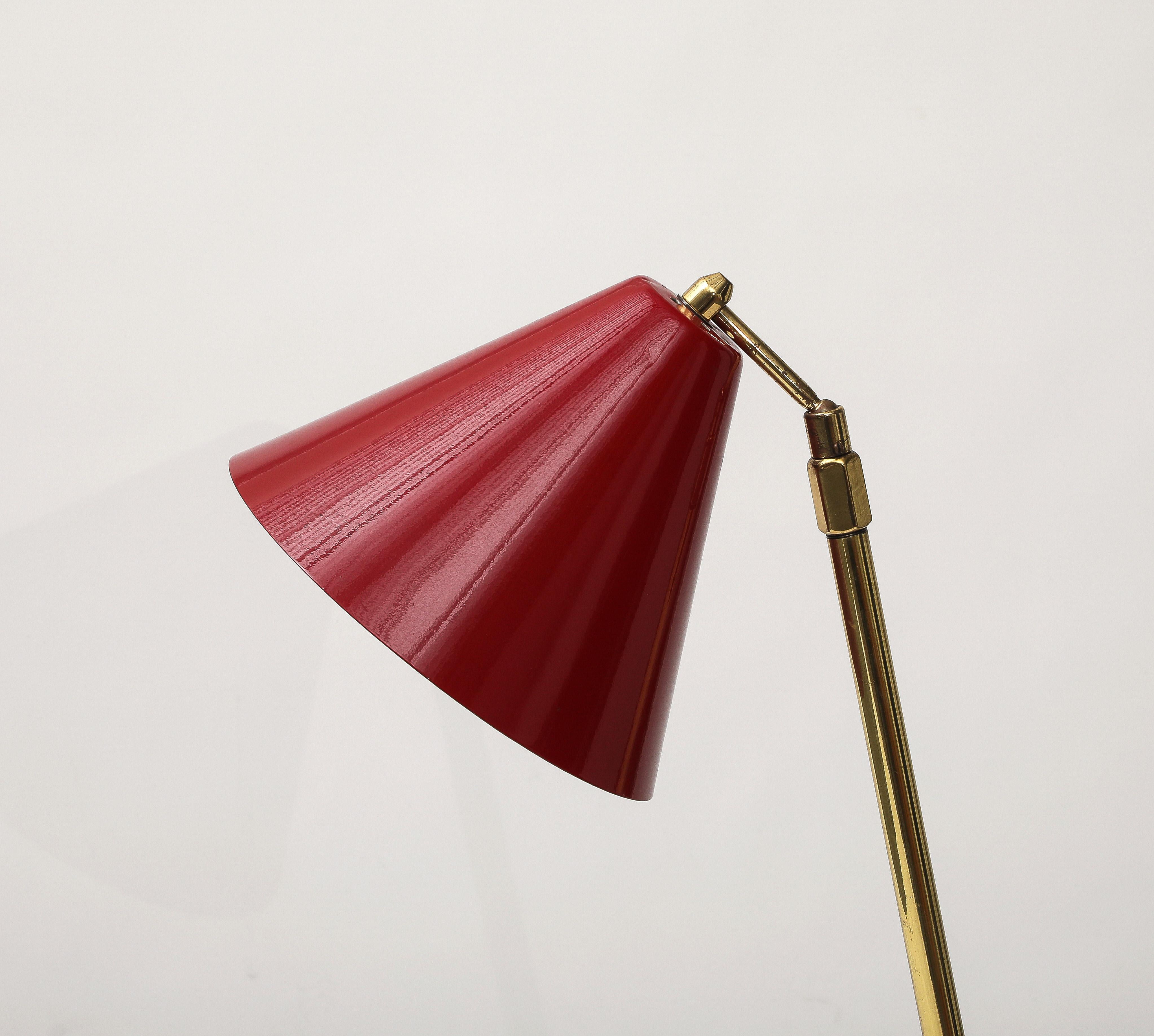 Verstellbare Stehlampe aus italienischem Messing aus der Mitte des Jahrhunderts (20. Jahrhundert) im Angebot