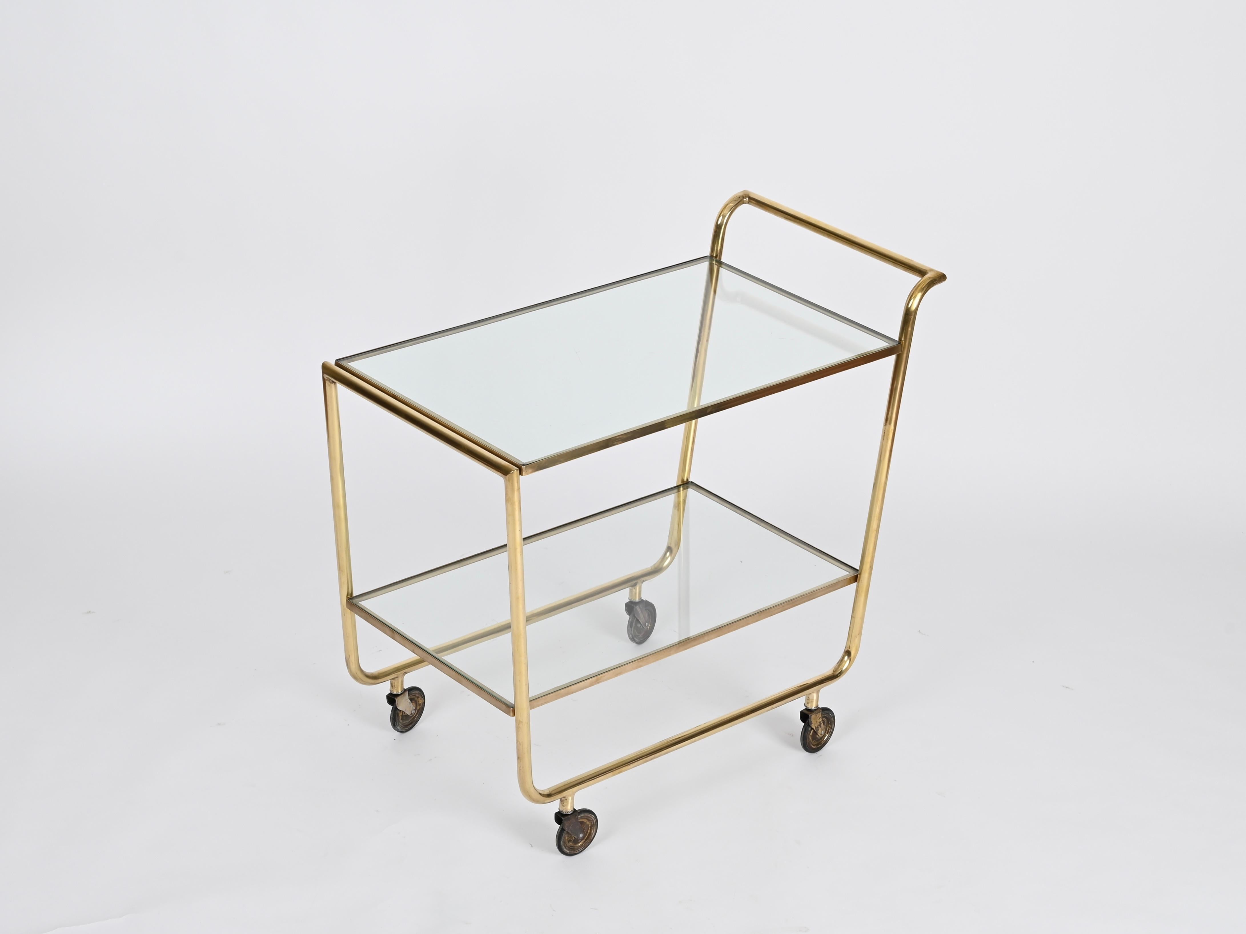 Mid-Century Modern Grand chariot de bar en laiton et cristal, Cesar Lacca, années 1950 en vente