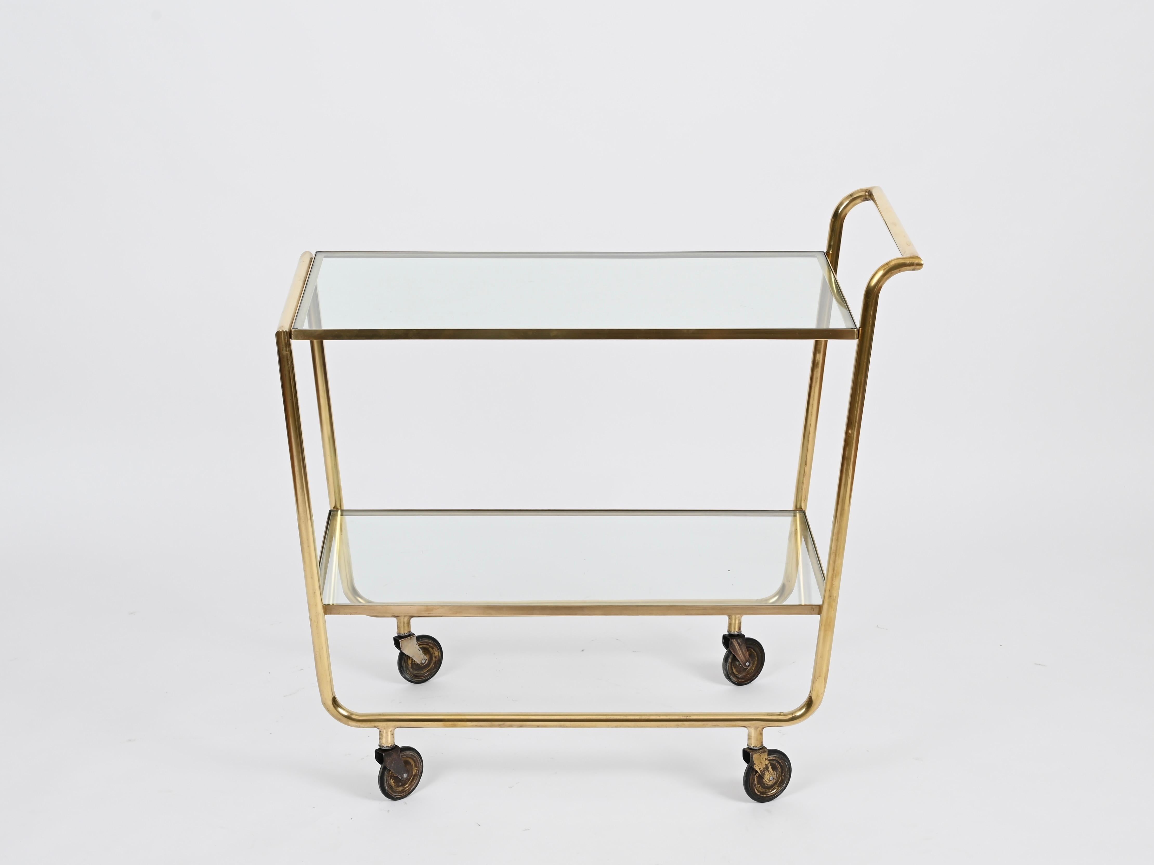 italien Grand chariot de bar en laiton et cristal, Cesar Lacca, années 1950 en vente