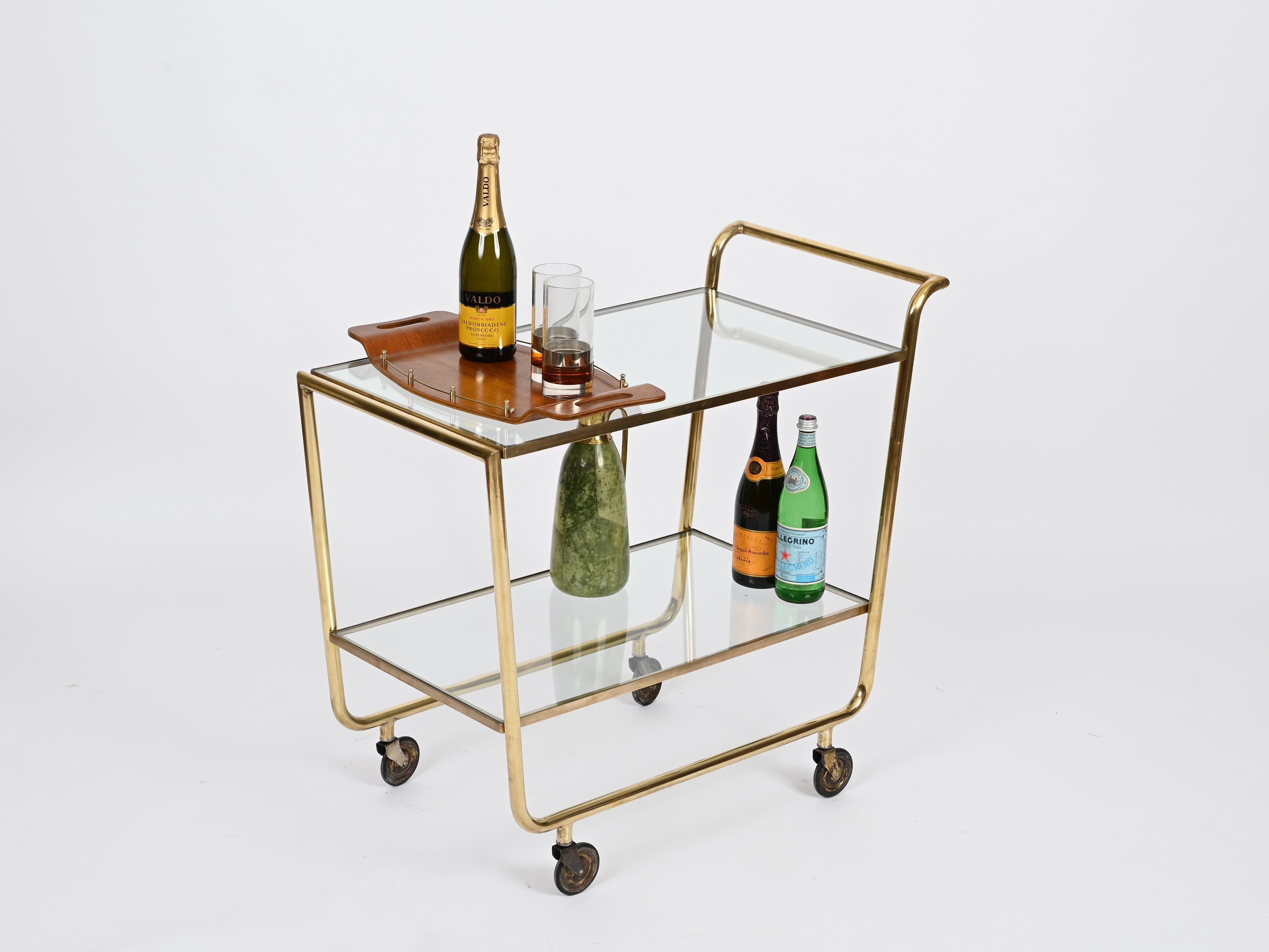 Laiton Grand chariot de bar en laiton et cristal, Cesar Lacca, années 1950 en vente