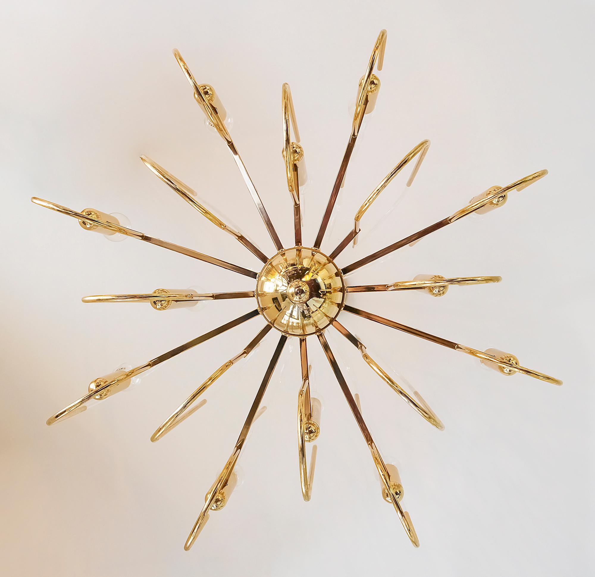 Polished Midcentury Italian Brass and Glass Chandelier by Sciolari For Sale