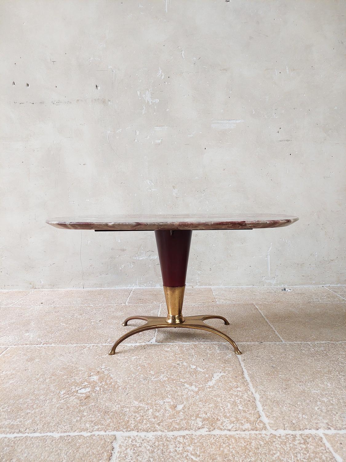 Mid-century Italian brass and marble coffee table  from the 1950s. This stylish vintage table has a beautiful red and grey marble top on a red base with a brass foot, Osvaldo Borsani style.

Measures: L75 x B 47 x H 40 cm