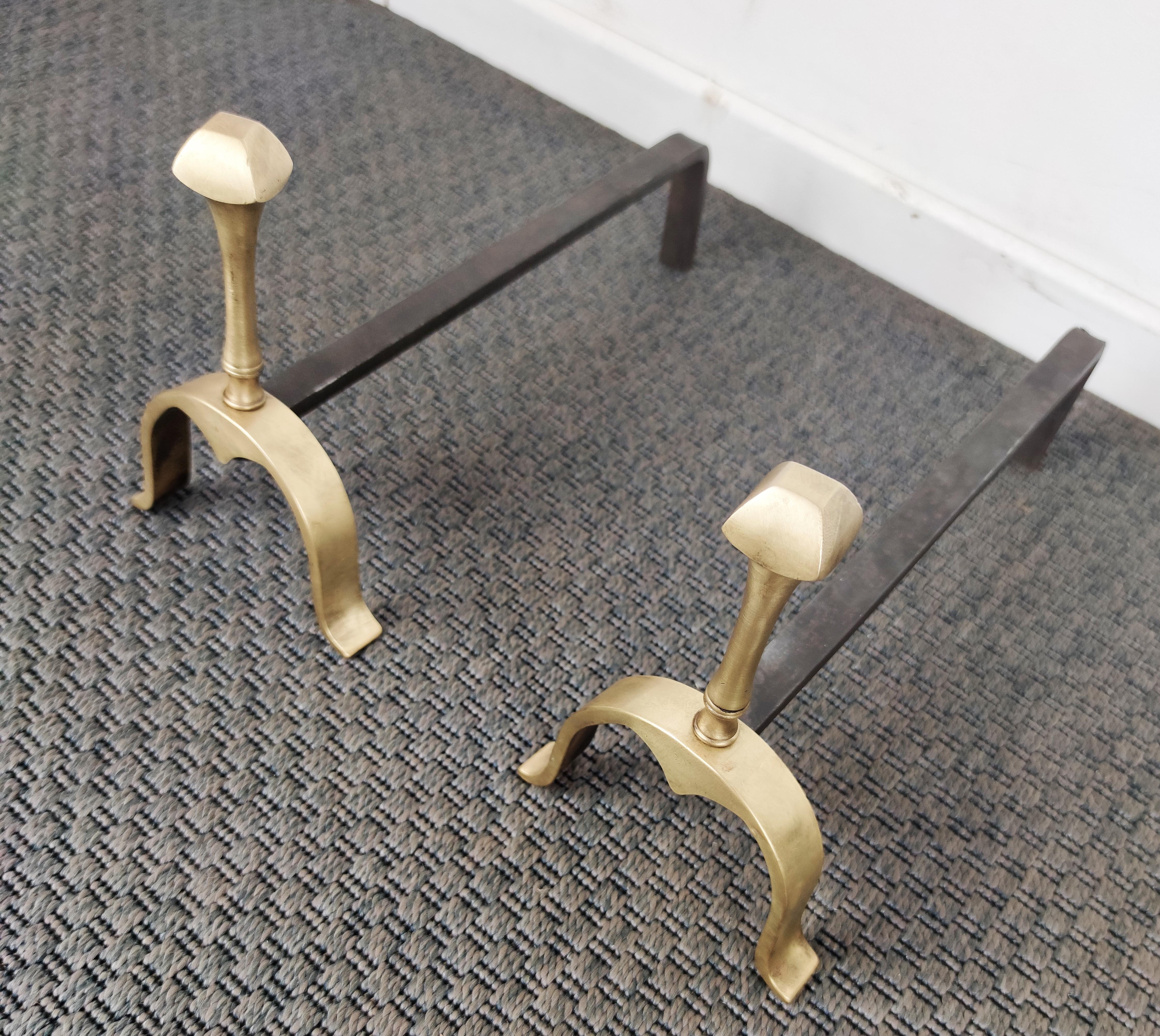 Midcentury Italian Brass and Wrought Iron Pair of Andirons In Good Condition In Carimate, Como