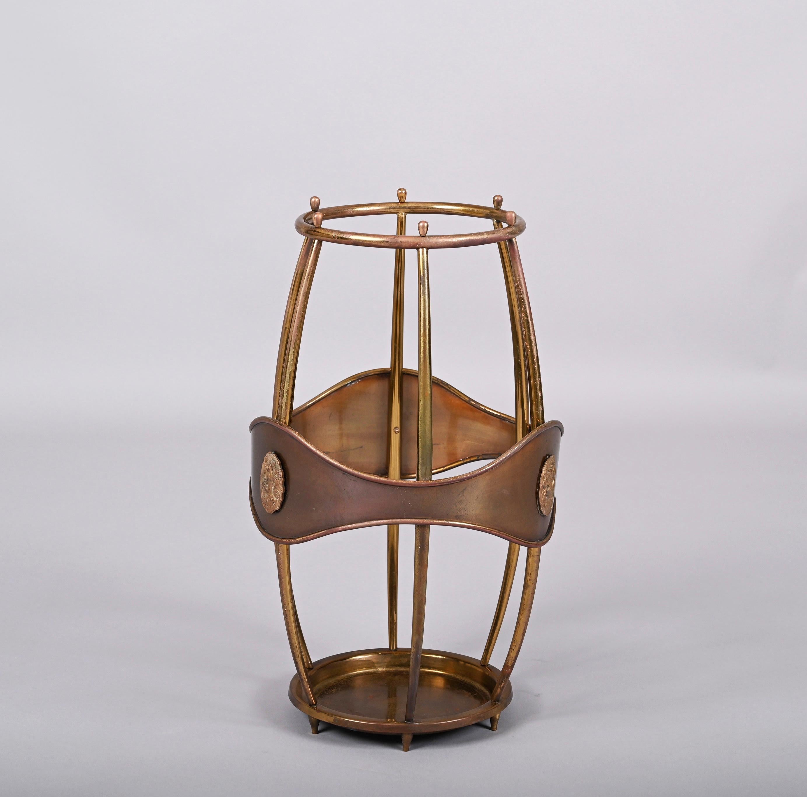 Midcentury Italian Brass Barrell-Shaped Umbrella Stand and Cane Holder, 1950s For Sale 12