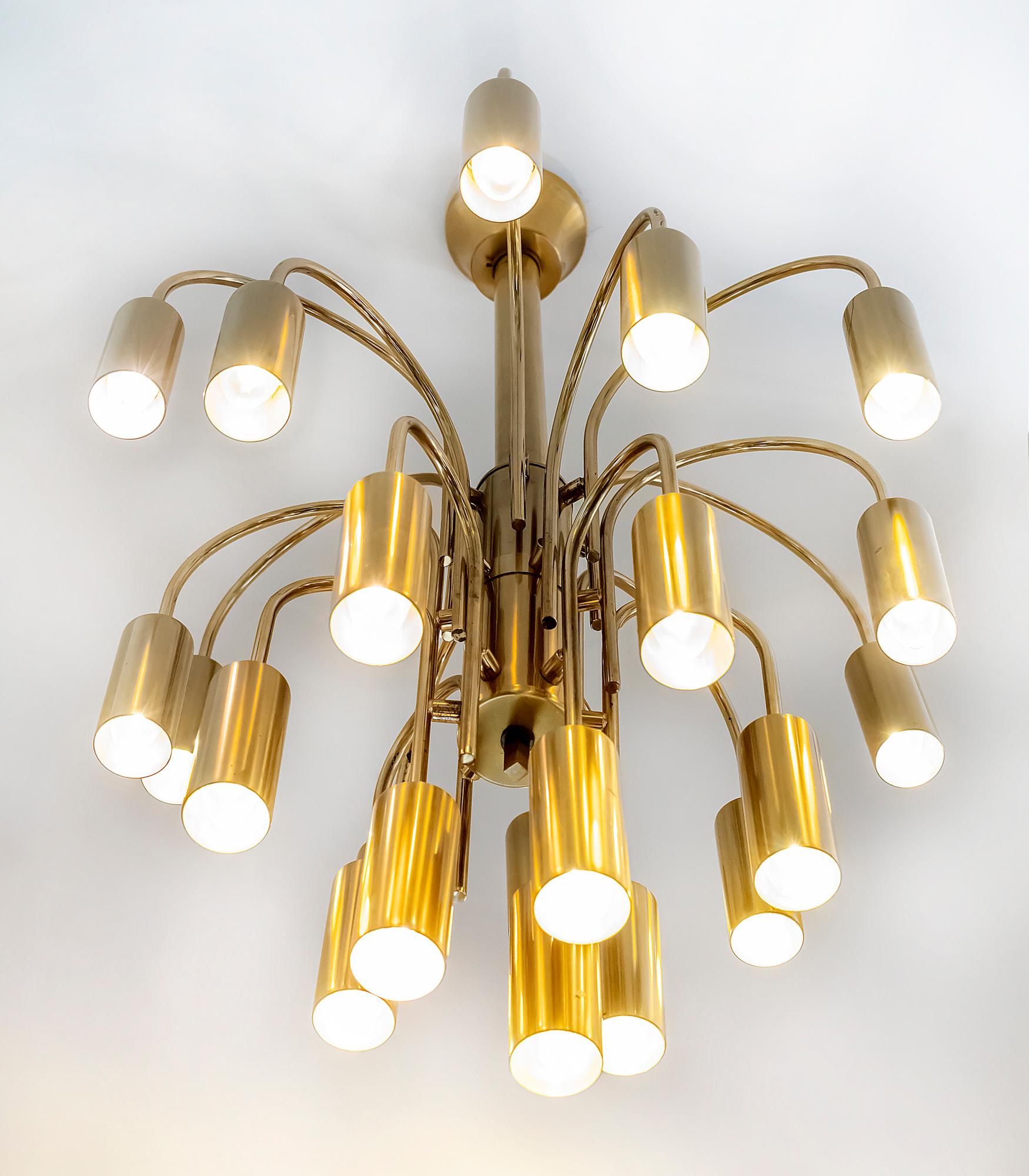 Italian midcentury chandelier is made of satin brass. This chandelier includes 21 pcs. E14 bulbs. Its is in a good original vintage condition.

 